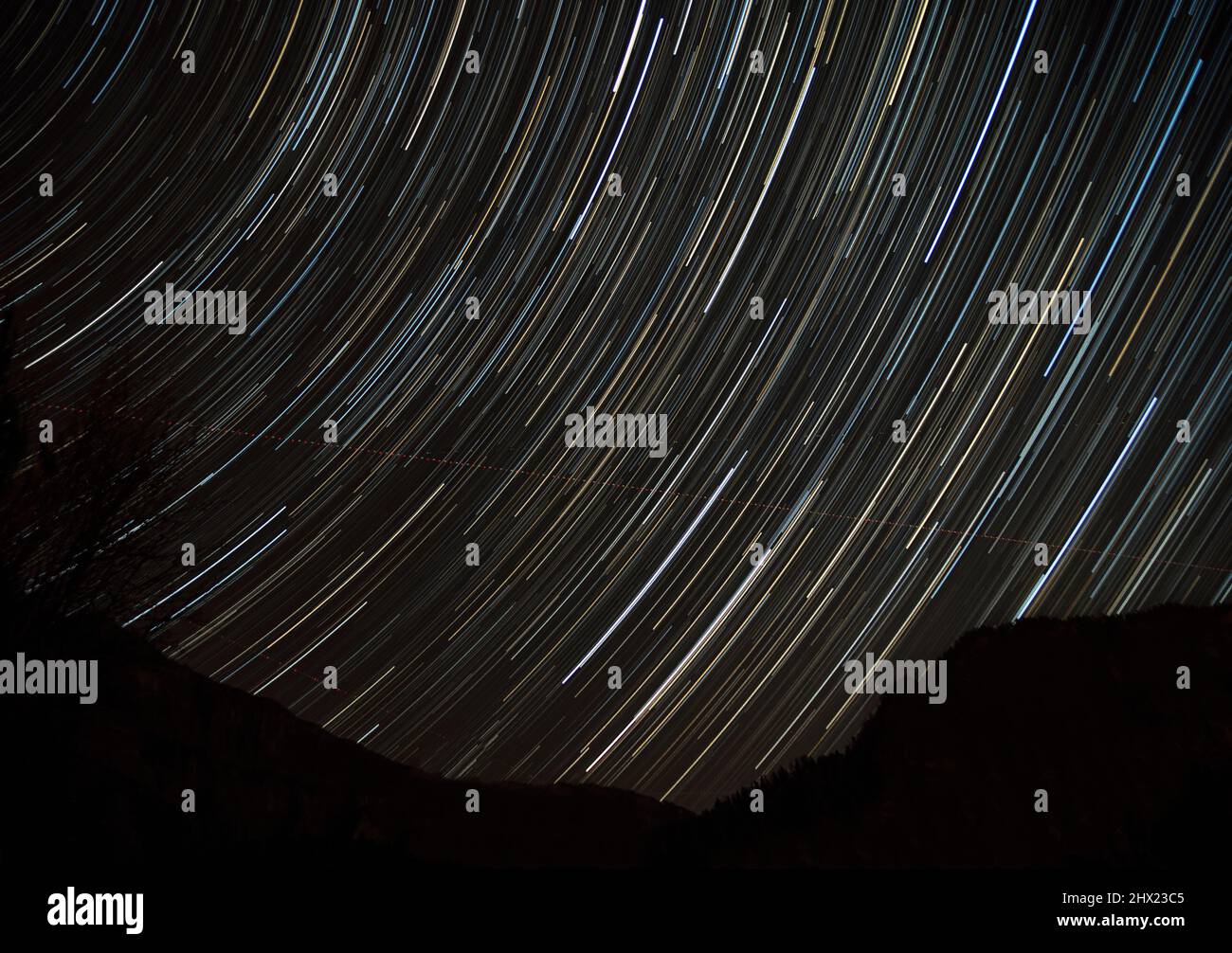 Startrails, cielo notturno Nord-Est dell'emisfero settentrionale, Vallese, Svizzera Foto Stock