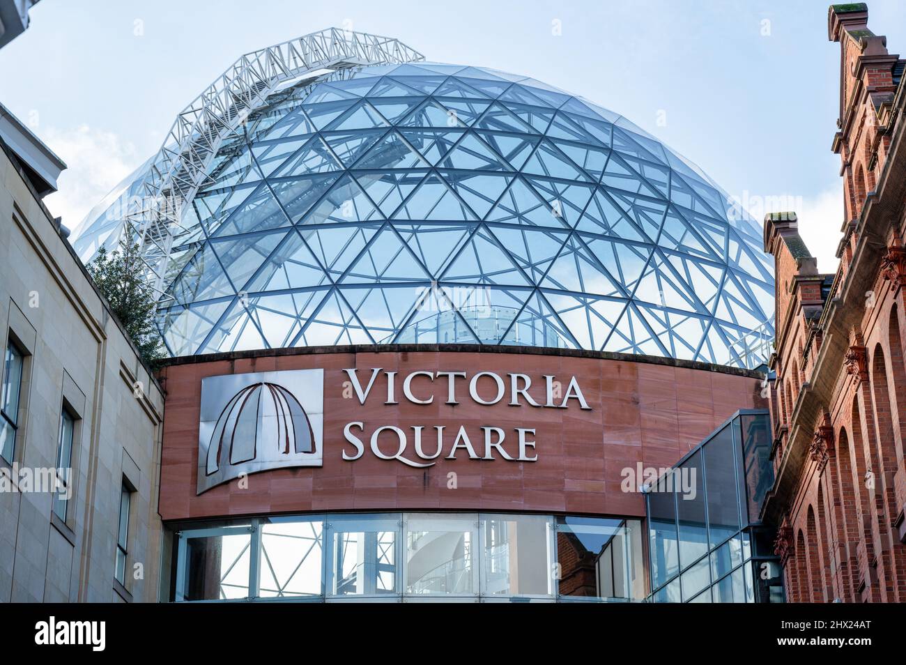 Belfast, UK- 19 febbraio 2022: Victoria Square centro commerciale cupola di vetro a Belfast Irlanda del Nord. Foto Stock