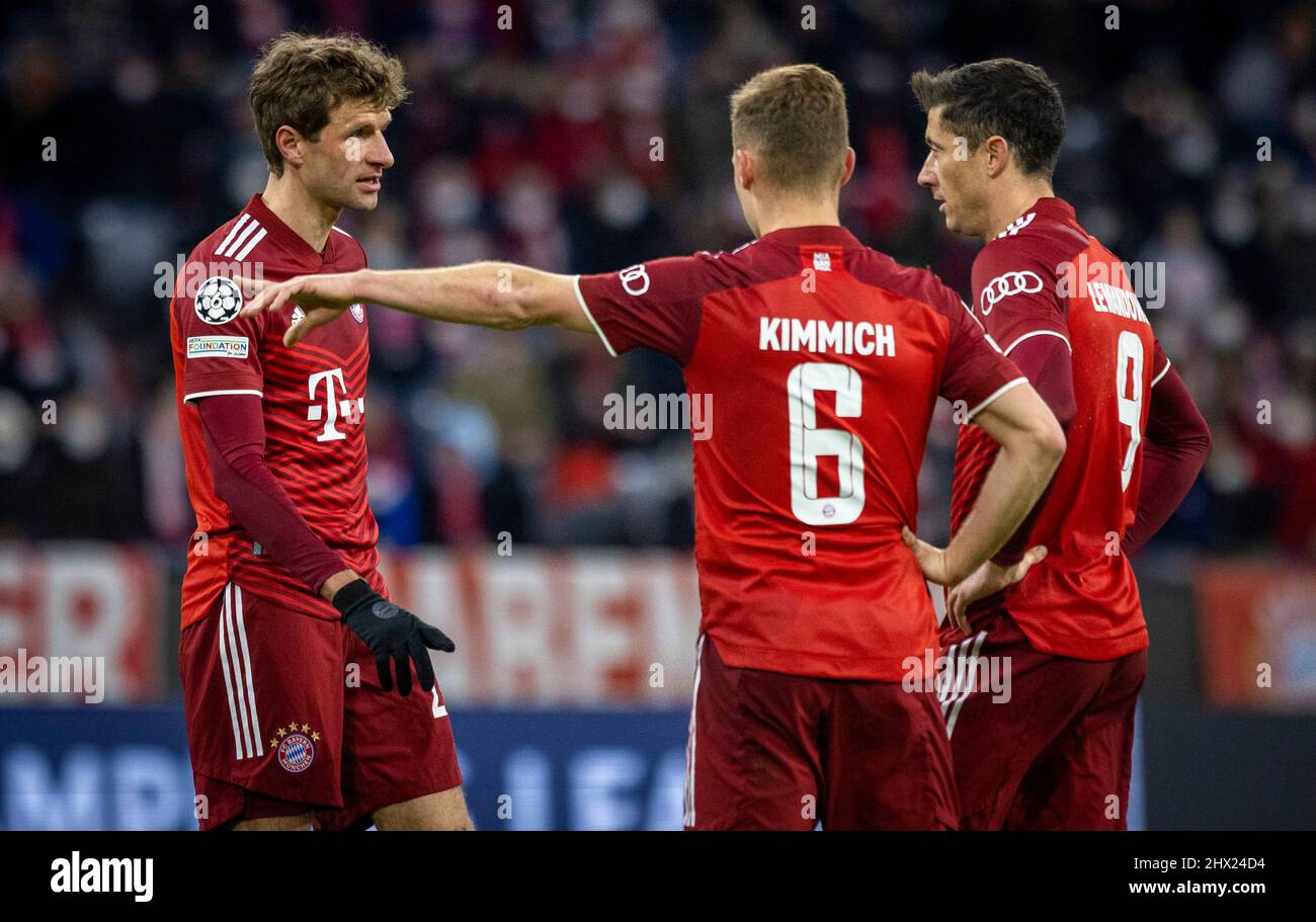 Thomas Mueller (Muenchen), Joshua Kimmich (Muenchen), Robert Lewandowski (Muenchen) FC Bayern München vs Red Bull Salzburg 08.03.2022, Fussball; Champ Foto Stock