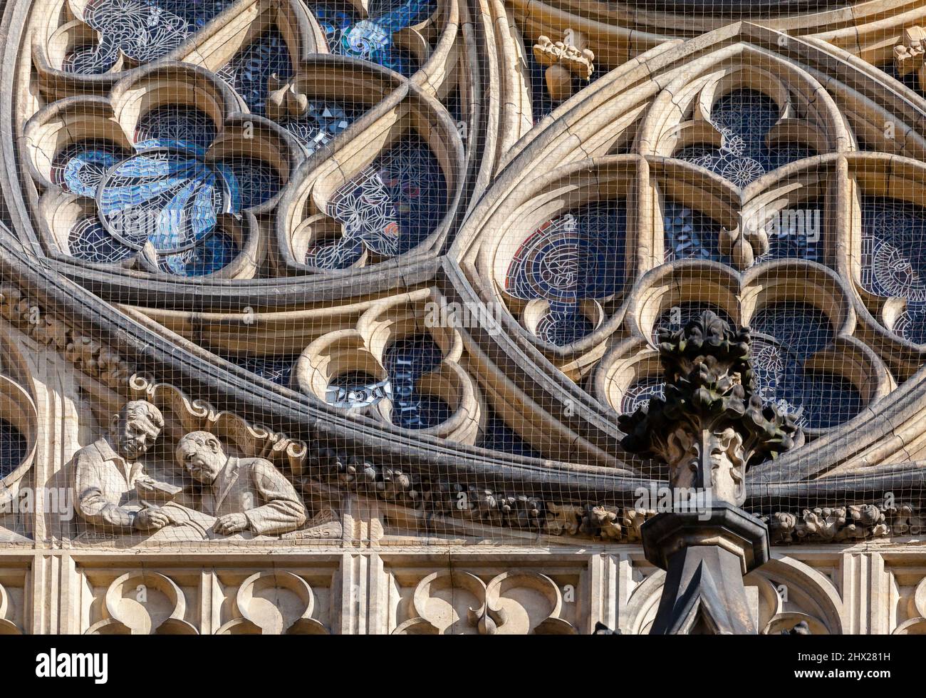 Finestra gotica della cattedrale di San Vito a Praga Foto Stock