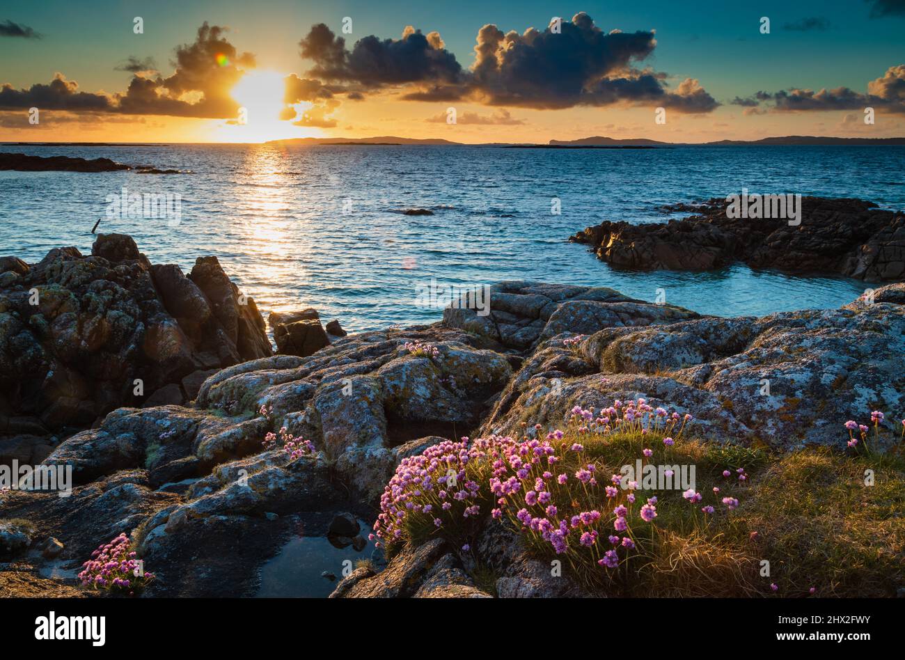 Tramonto da Aughrus Beg, Connemara, County Galway, Irlanda. Foto Stock