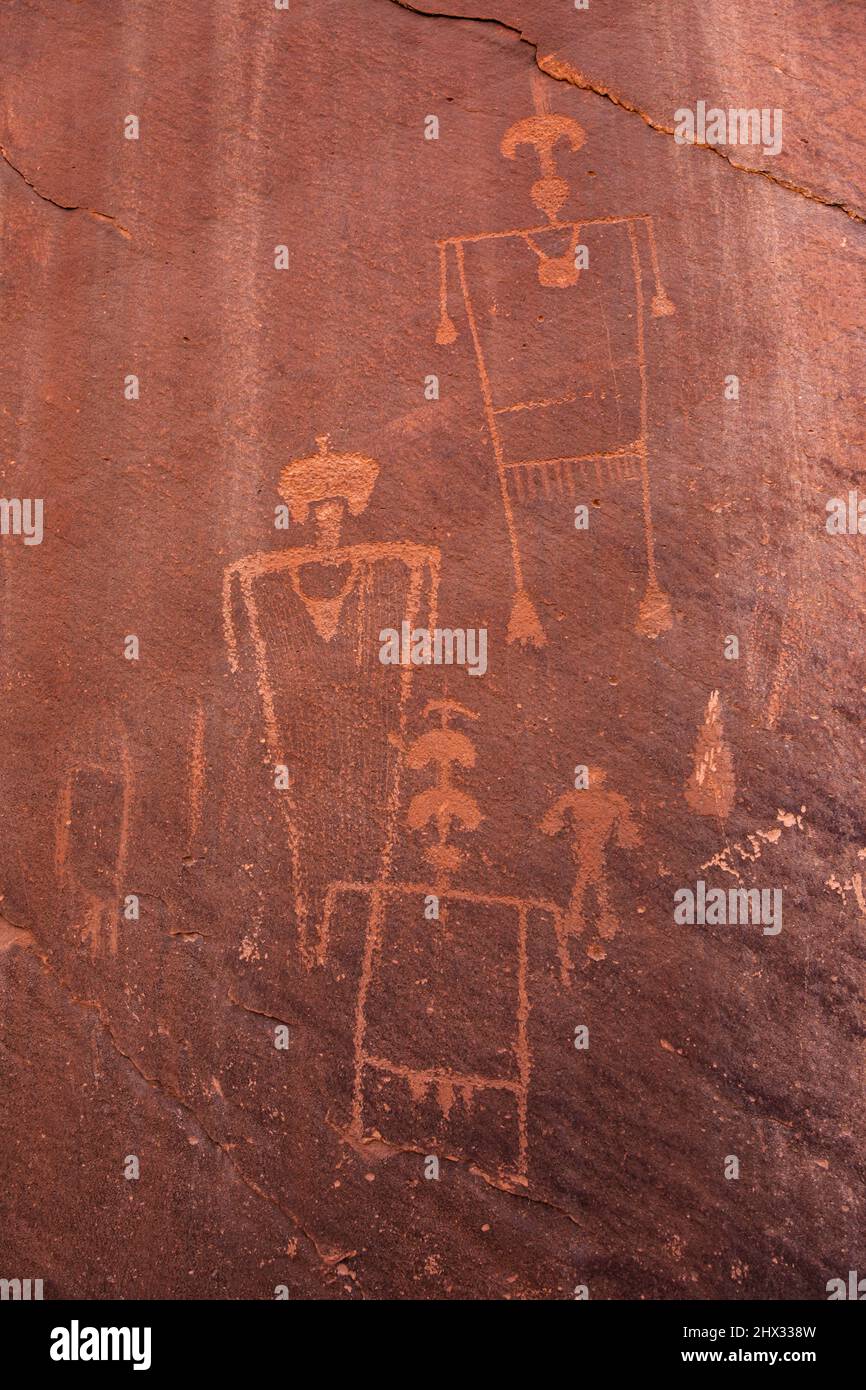 Il pannello di desecrazione è un lungo gruppo di pannelli di arte rupestre lungo il fiume San Juan nello Utah. I sono stati fatti dalla coltura del Basketmaker fra 1500 AC - Foto Stock