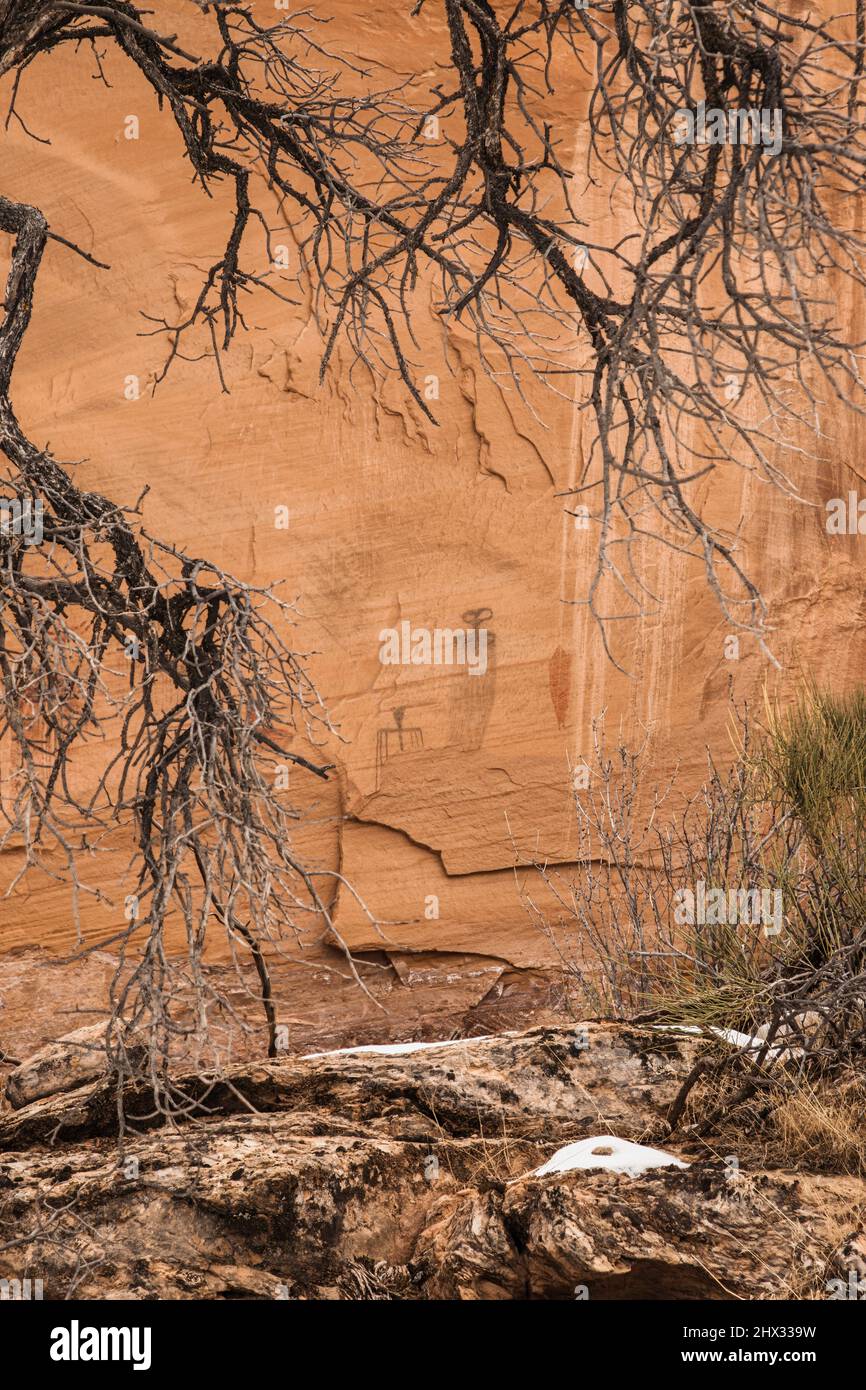 Figure antropomorfe simili ad alieni sul Bartlett Rock Art Panel, un pannello in stile Barrier Canyon vicino a Moab, Utah. Dipinta circa 3000 anni fa dalla A. Foto Stock