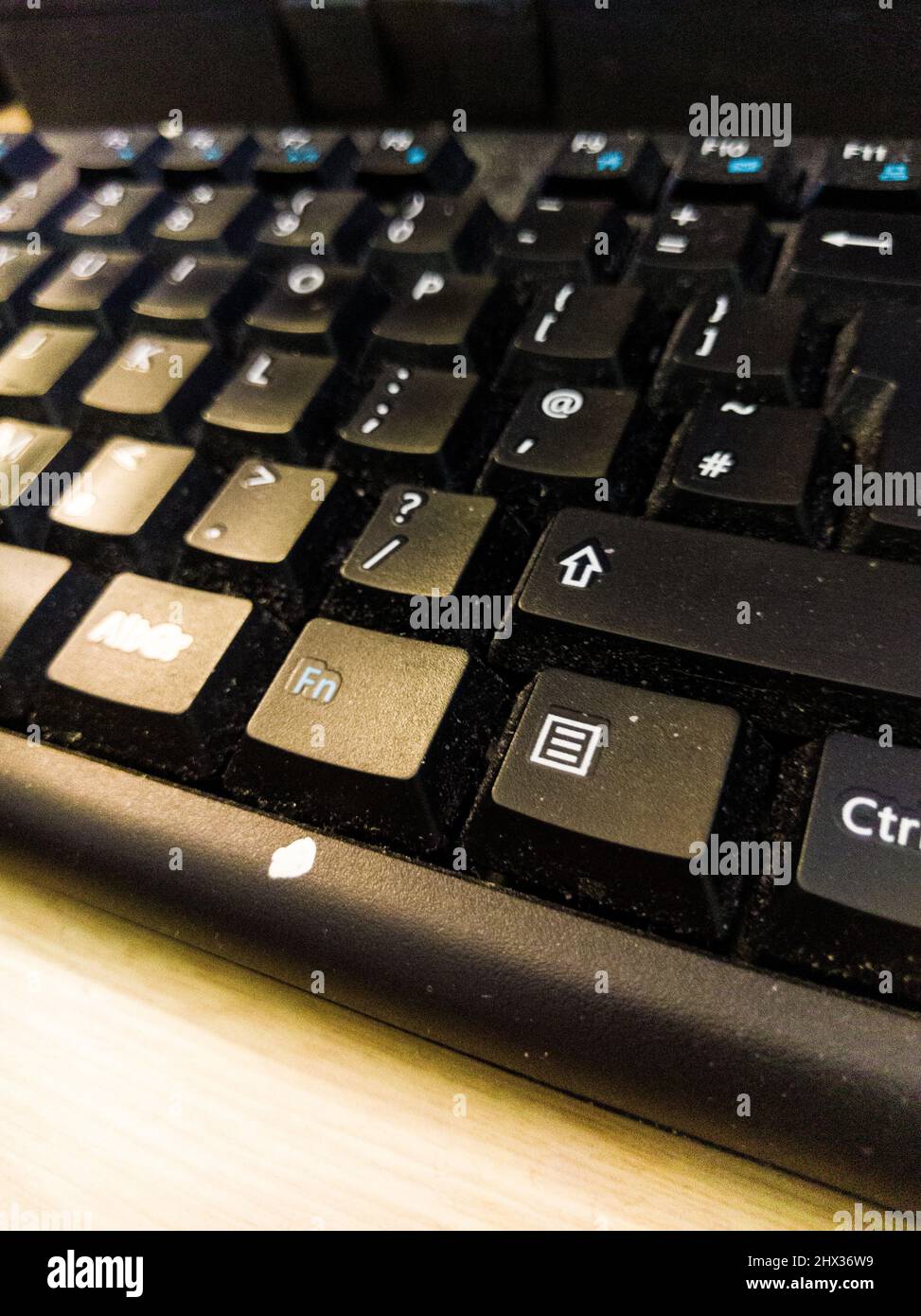 tastiera di windows nera in primo piano sul desktop del computer Foto Stock