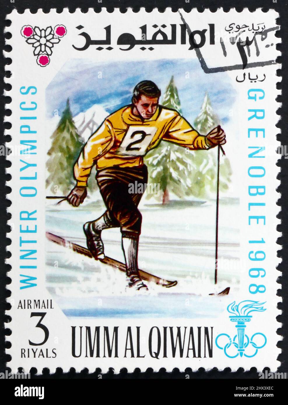 UMM al-QUWAIN - CIRCA 1968: Un timbro stampato in Umm al-Quwain mostra sci di fondo, 1968 Olimpiadi invernali, Grenoble, circa 1968 Foto Stock