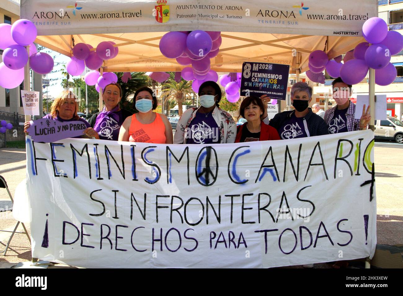 Tenerife, Spagna. 8th Mar 2022. Concentrazioni di donne in giornata ad Arona e Adeje che rivendicano i diritti delle donne nel mondo. (Credit Image: © Mercedes Menendez/Pacific Press via ZUMA Press Wire) Foto Stock