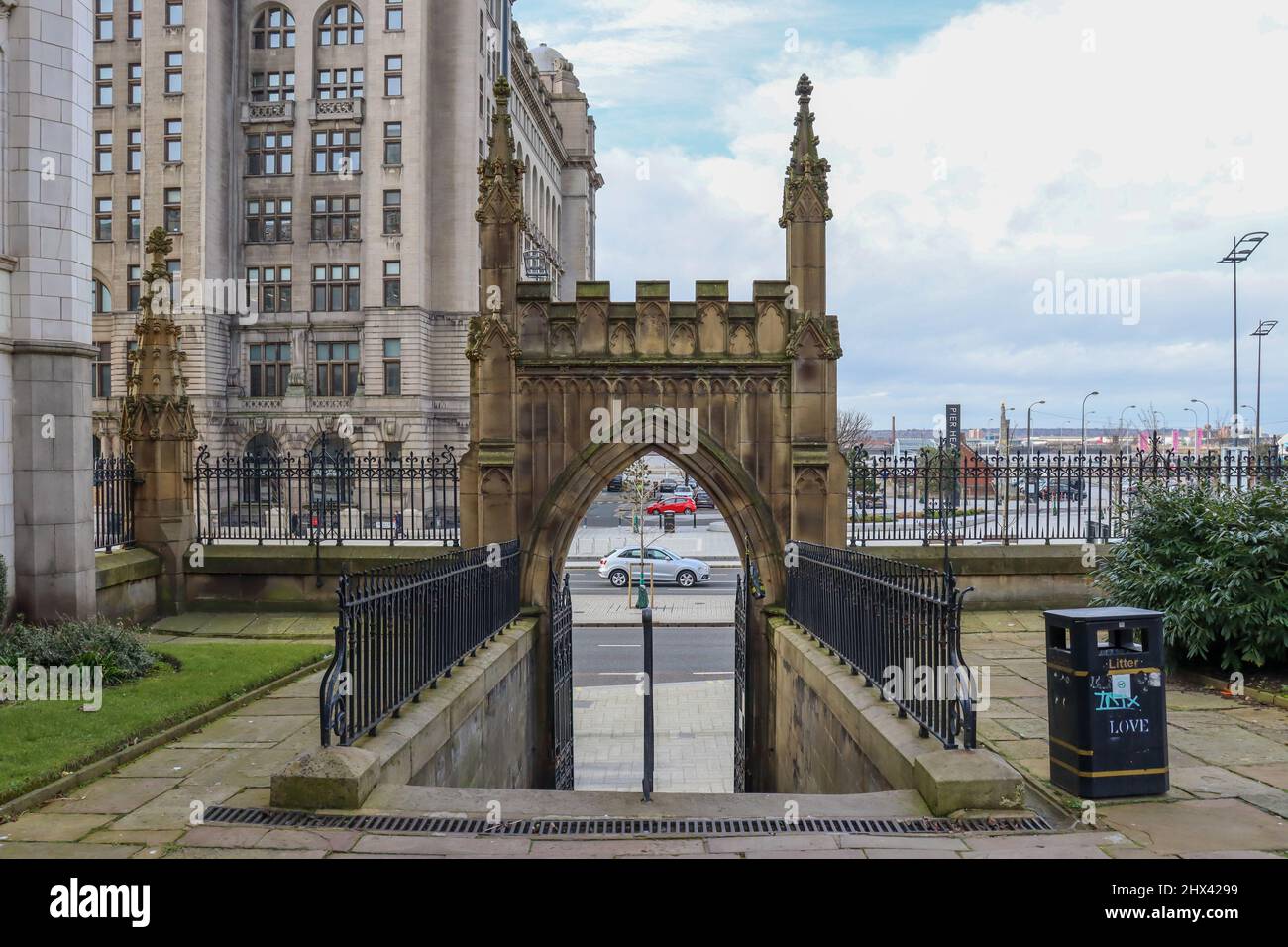 A pochi passi dallo Strand dalla Chiesa di nostra Signora e San Nicola, Liverpool Foto Stock