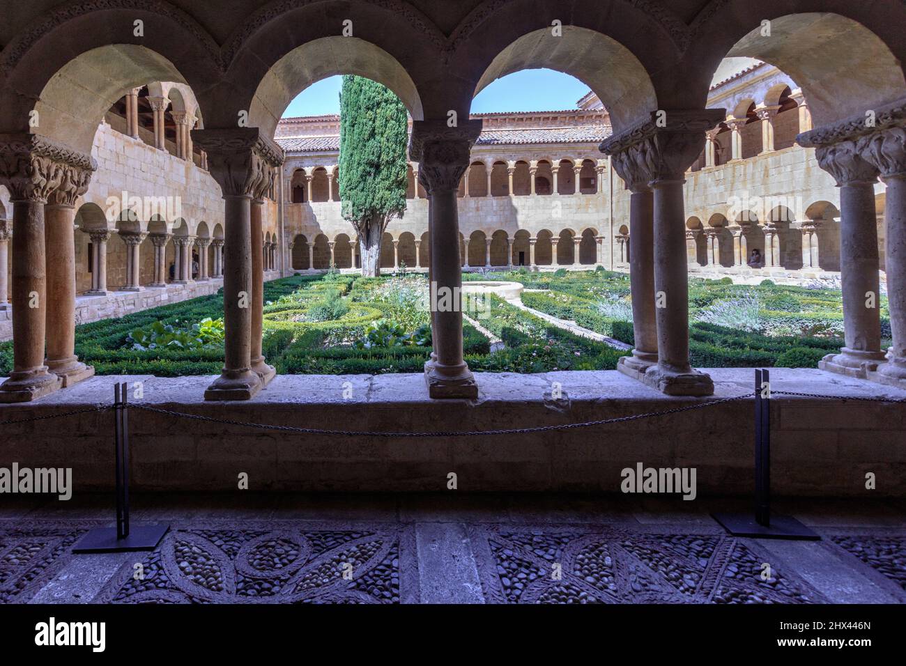 Il monastero di Santo Domingo de Silos. Burgos. L'arte romanica del chiostro è una delle più belle che si possono trovare in Spagna. Foto Stock