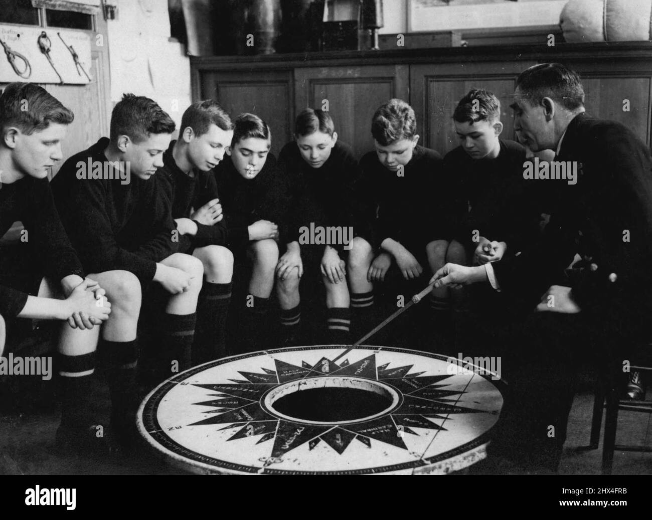 La scuola reale dell'ospedale Holbrook, Suffolk, dove i figli di voti navali e P.O.s sono istruiti e addestrati per entrare nella Marina di H.M. « La bussola » nella classe dei marinai. Aprile 16, 1940. (Foto di Sport & General Press Agency Limited). Foto Stock