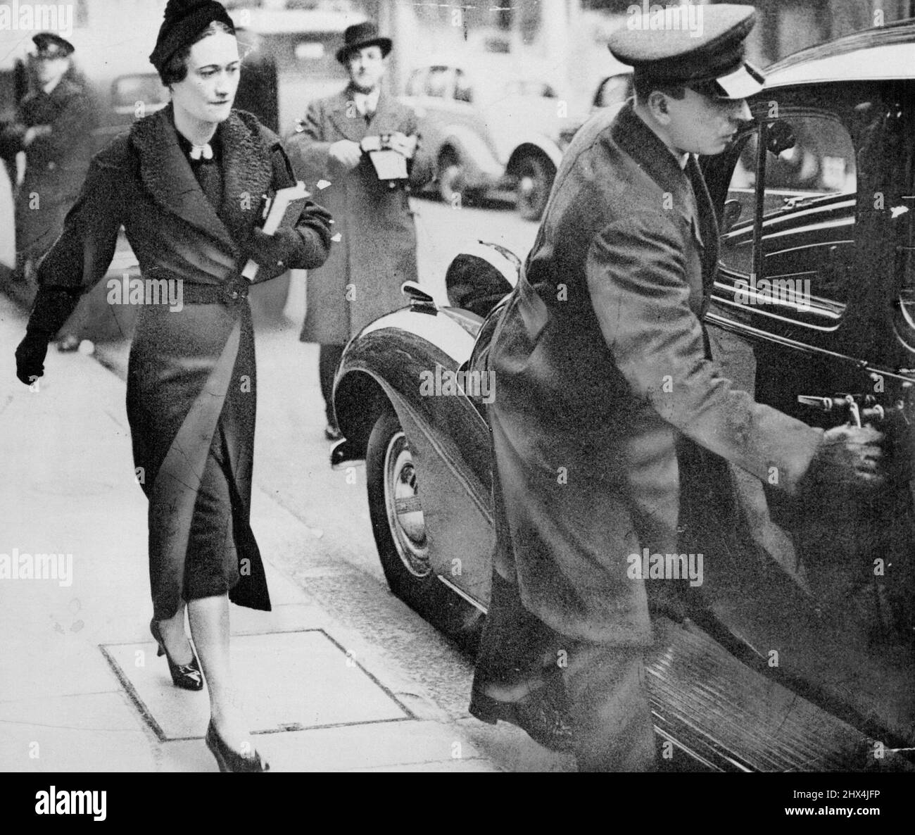 La signora Wallis Warfield Simpson ha mostrato come ha lasciato il suo Hair-Dresser a Londra il 20 ottobre 1936. Giugno 20, 1954. Foto Stock