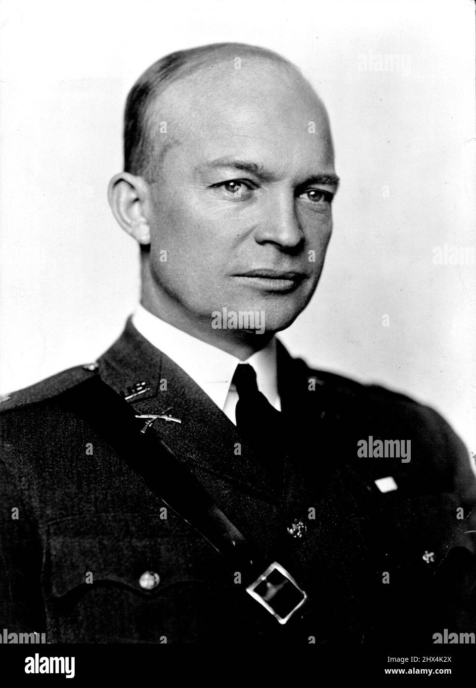Responsabile delle truppe statunitensi in Europa per l'apertura di un secondo fronte è il generale maggiore Dwight D. Eisenhower, 51 anni di esperti di carri armati. La nomina del generale Eisenhower al comando del Teatro europeo per le forze americane--l'ultima formalità davanti ad un'offensiva continentale--lo pone nella posizione occupata dal generale John J. Pershing nell'ultima guerra. Il generale è già a Londra per pianificare la sua campagna. Luglio 20, 1948. Foto Stock