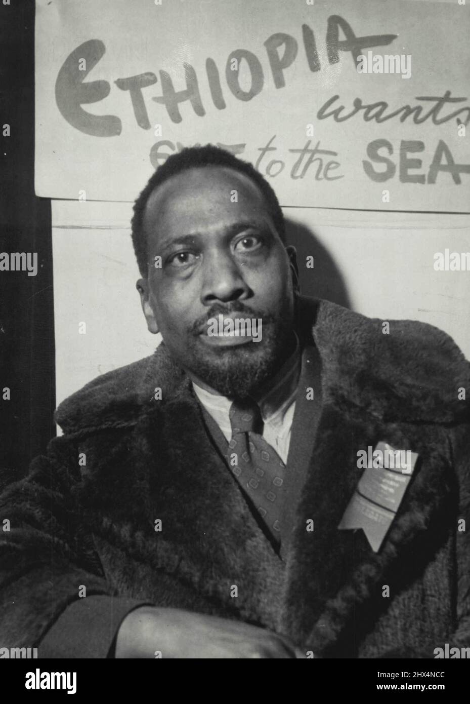 L'Africa parla a Manchester - il delegato Abyssinian Jono Kenyatta ha chiesto un atto del Parlamento che punisca la discriminazione per razza o per colore. Marzo 23, 1946. (Foto di Paul Popper). Foto Stock