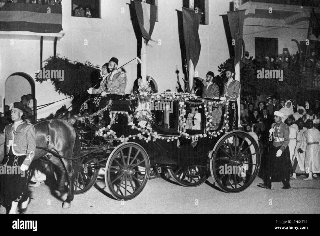 La Principessa Lal-la Fatima si è incartata di sposarsi al Califfo del Marocco spagnolo a Tetuan, 6 giugno. Giugno 10, 1949. (Foto della stampante associata). Foto Stock