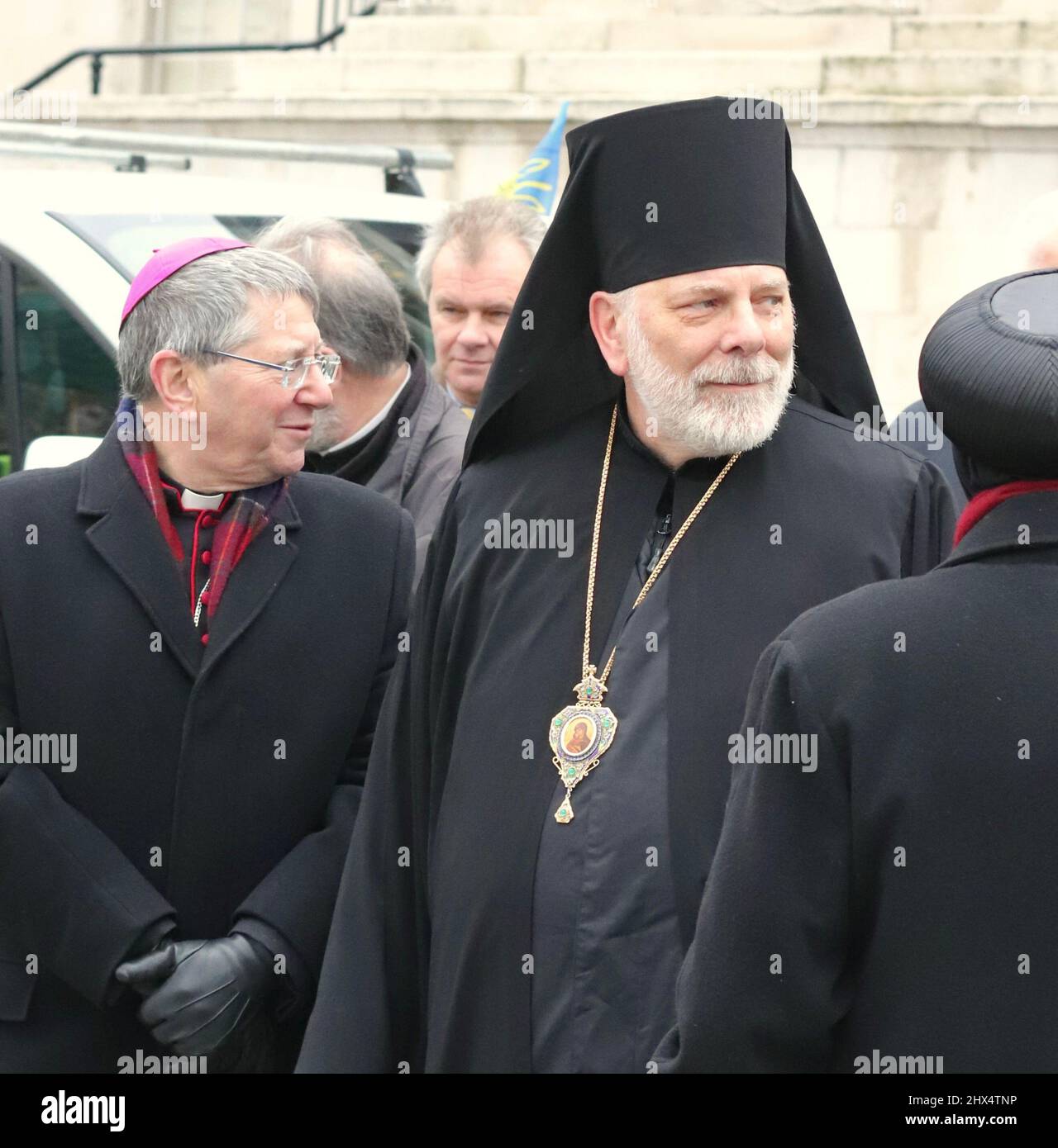 05/03/22 i leader religiosi si sono riuniti per pregare per la pace in Ucraina, Trafalgar Sq, Londra, Regno Unito Foto Stock