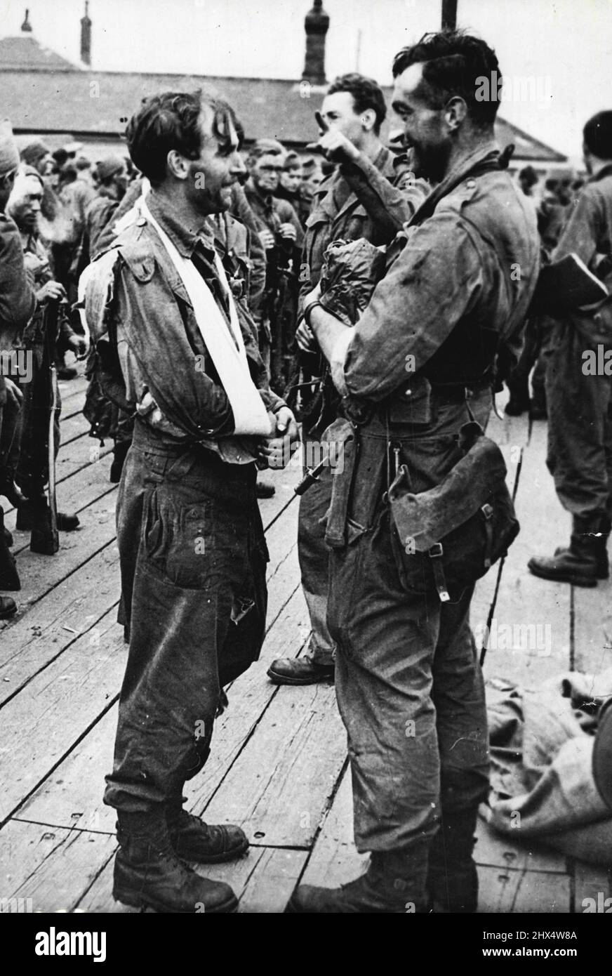 "Operazione combinata": I Comandos erano lì. Ufficiali e uomini di No.4 Commando di nuovo in Gran Bretagna dopo il loro 'Model operazione' contro la batteria a Varengeville. Agosto 9, 1943. (Foto della fotografia ufficiale britannica). Foto Stock