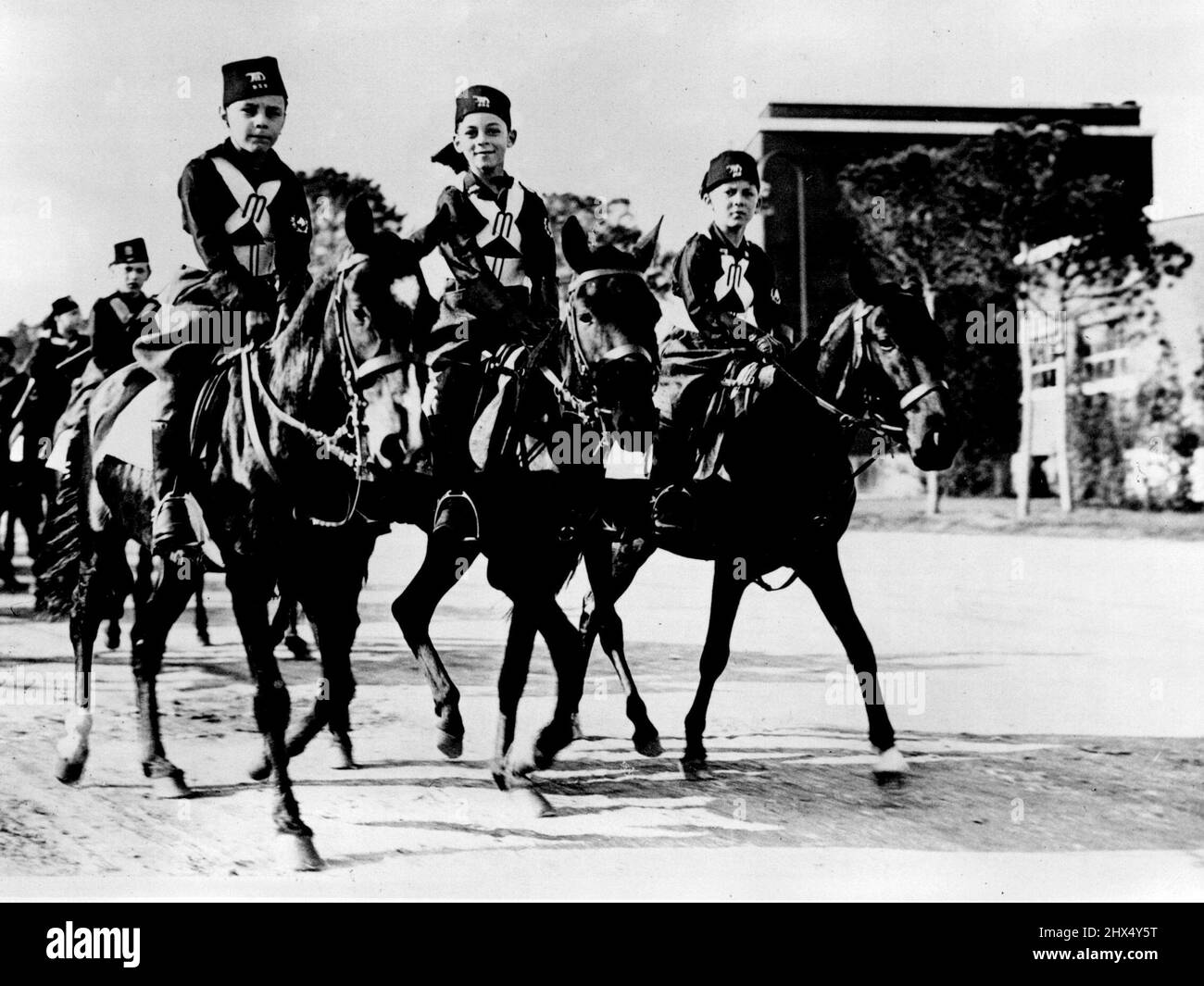 I "Wolf Cubs" italiani sono ora montati. La prima uscita 'ufficiale' di questa Brigata Junior Cavalry. L'ultimo sviluppo del movimento Balilla (on Scout) italiano è la formazione di un corpo montato di 'Wolf Cubs'. Le età di questi 'cuccioli' variano da 6 a 10 anni. Gennaio 10, 1938. Foto Stock