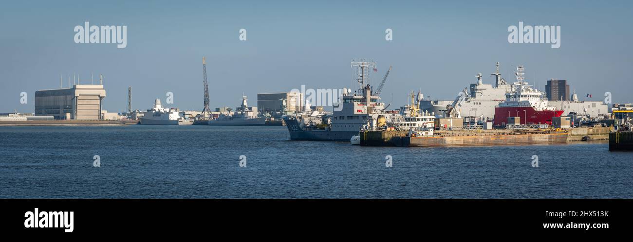 Den Helder, Olanda del Nord, Paesi Bassi, 05.03.2022 navi marine olandesi ormeggiate nel porto di Den Helder Foto Stock