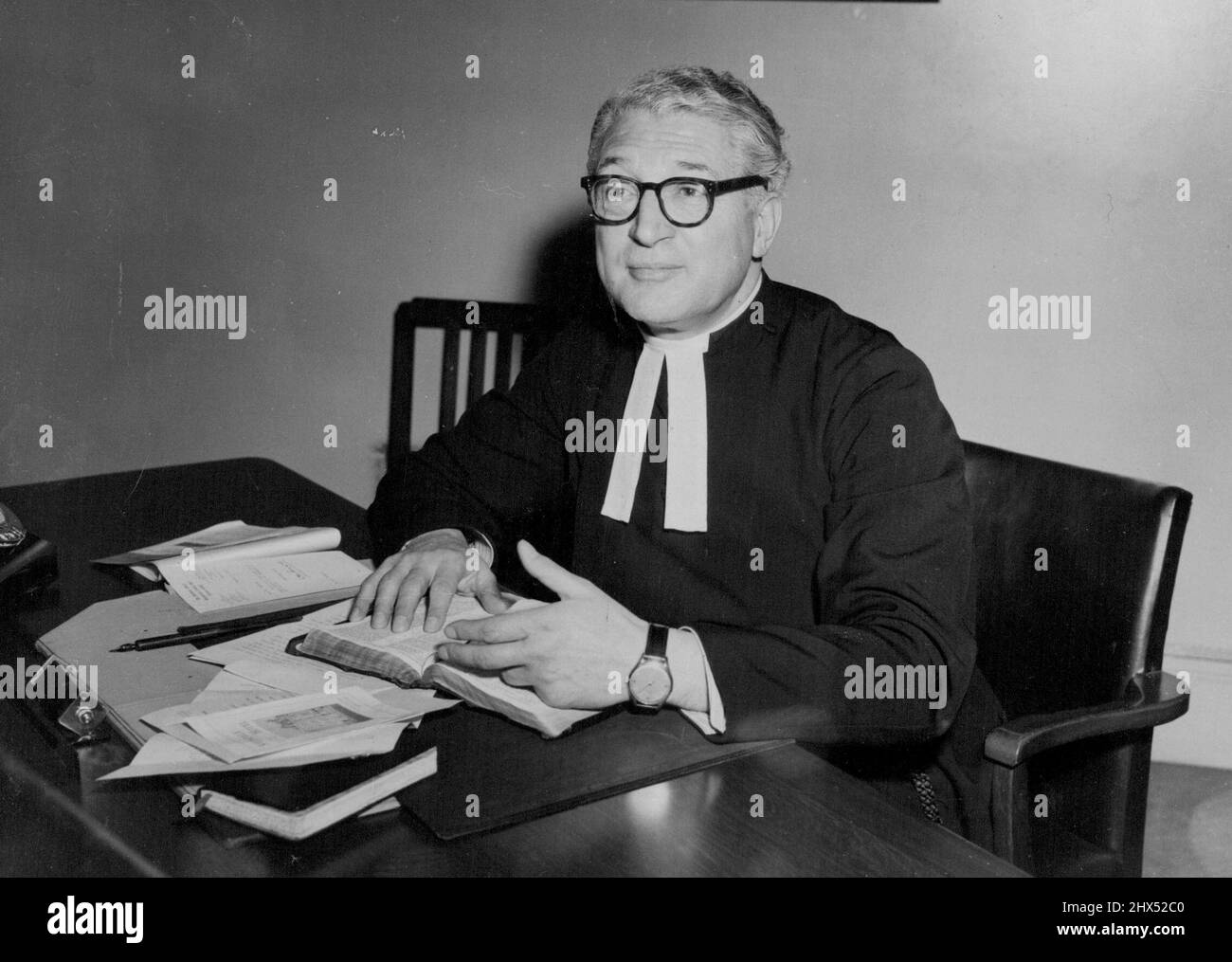 Dr. W.E. Sangster 52 anni, ex presidente della Conferenza Metodista, ha predicato il suo sermone nella Sala Centrale di Westminster questa sera ha chiamato il suo paese ad un rovvival di religione. Gennaio 4, 1952. (Foto per foto del contratto della posta giornaliera). Foto Stock