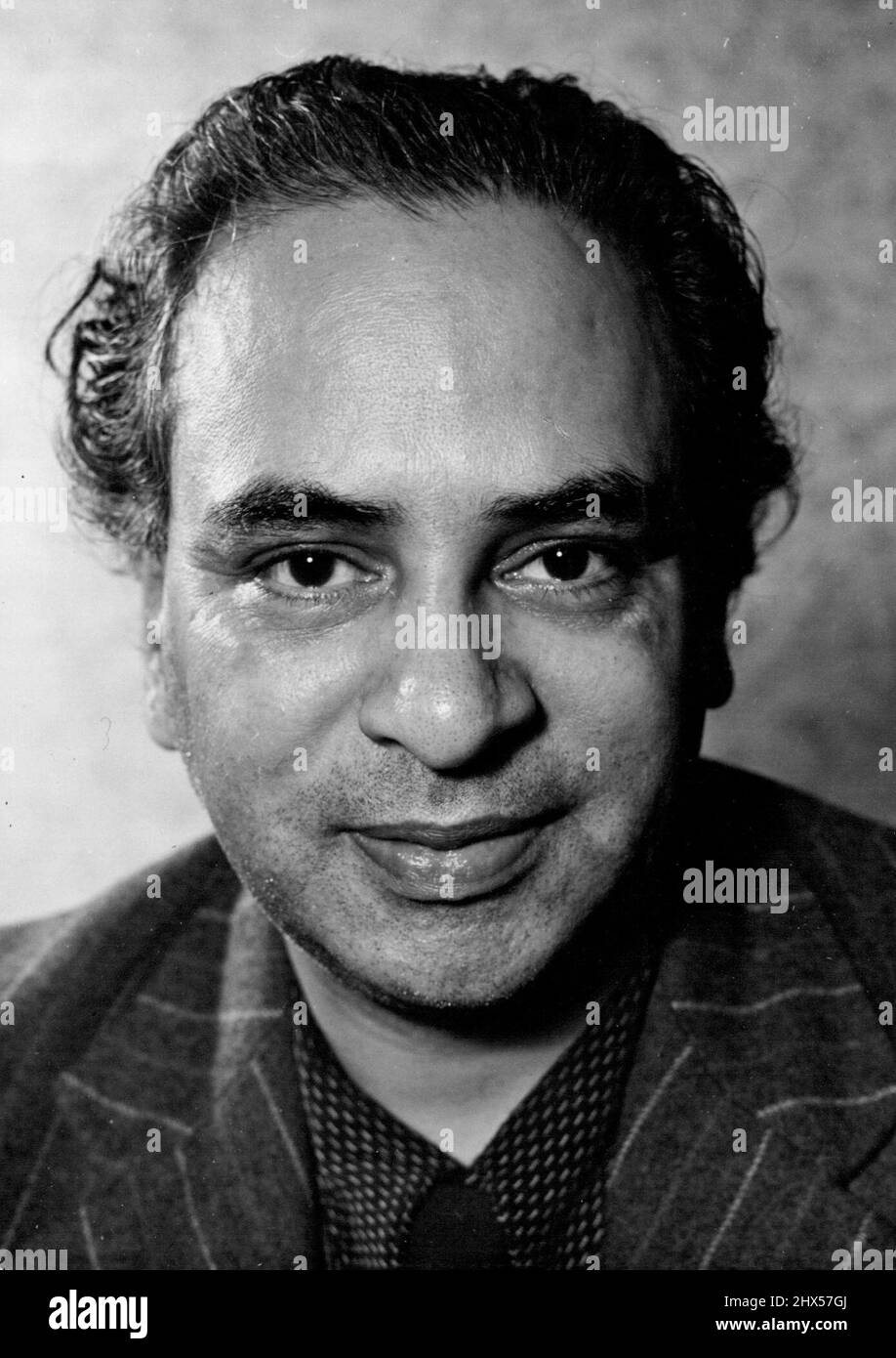 Personalità indiane: Dr. Mulk Raj Anand. Il principale autore e critico d'arte dell'India. Scrisse 'coolie', e 'intoccabile'. È stato uno dei giudici della mostra di scultura "prigioniero politico sconosciuto" a Londra. Agosto 27, 1954. (Foto di Jitendra Arya, Camera Press). Foto Stock