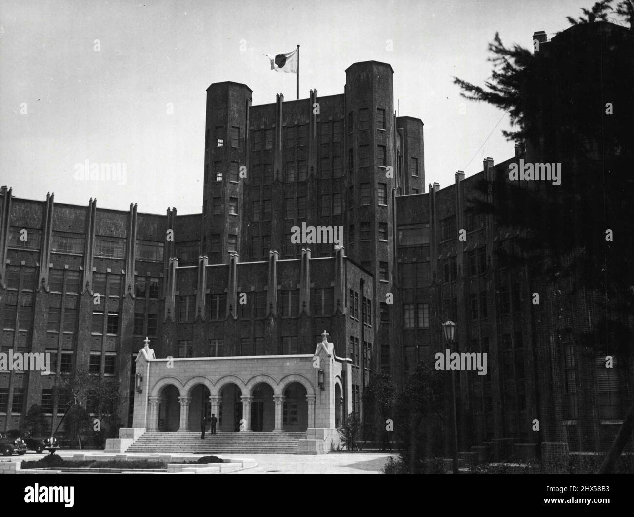 Inizia la formazione dell'Ufficio sanitario... Lo Yen 3.500.000 Rocksfeller-donated Institute of Public Health ha aperto formalmente il suo door3 per la formazione di giovani ufficiali, assistenti e infermieri giapponesi di salute pubblica, uomini e donne. Con l'aiuto di due stazioni di formazione sul campo, una a Tokyo ed una nel paese, agli studenti sarà data esperienza nelle condizioni di lavoro effettive. I lavori di ricerca presso la nuova istituzione sono iniziati lo scorso anno. Aprile 15, 1939. (Foto del Domei News Photos Service). Foto Stock