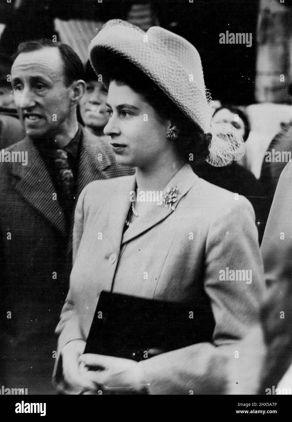 McCallan staff -- Princess Elizabeth ***** come ospite. Il matrimonio si è svolto ieri a St. Margaret's, Westminster di Miss Myra Wernher, figlia di Sir Harold e Lady Zia Wernher, e il maggiore David Butter, Scots Guards. Novembre 5, 1946. Foto Stock
