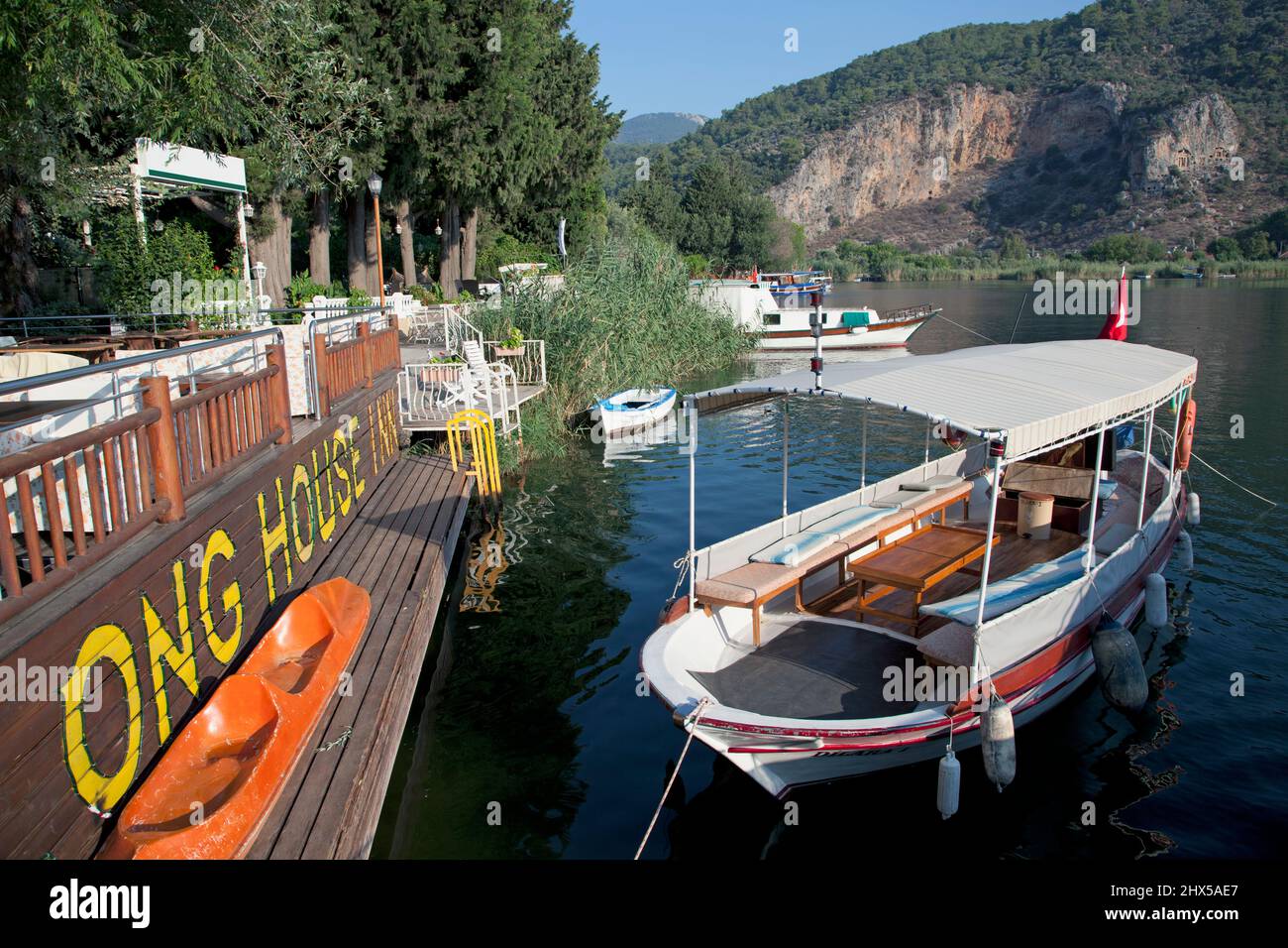 Turchia, barche sul fiume a Dalyan Foto Stock