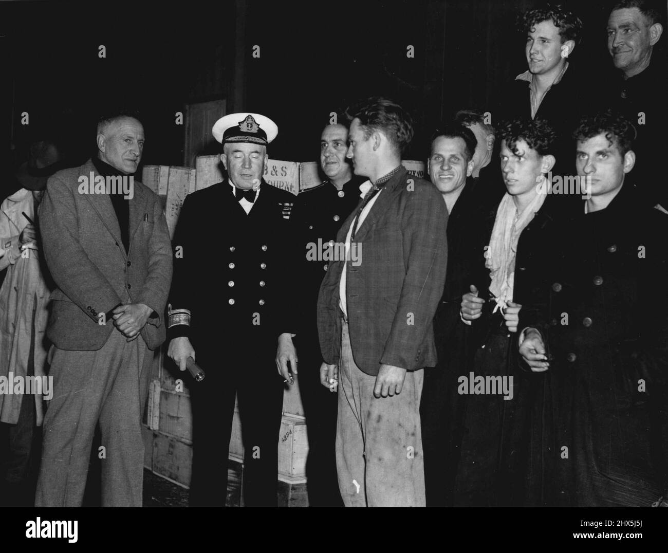 Sopravvissuti alla nave silvata "Iron Chieftan". Giugno 4, 1942. Foto Stock