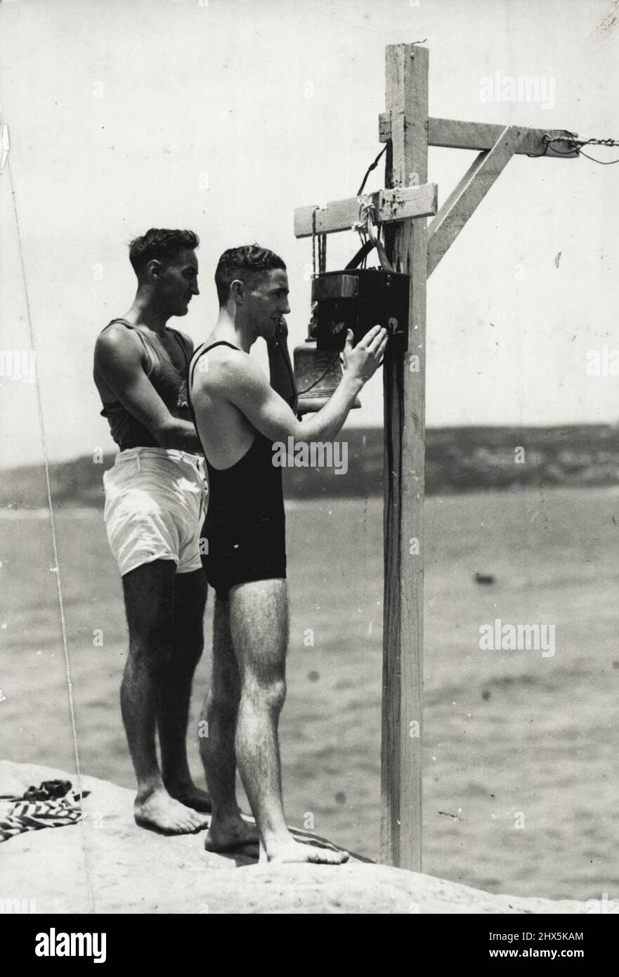 Al blocco un compito a Queenscliffe quando gli squali sono avvistati un ***** al club house. Dicembre 24, 1934. Foto Stock