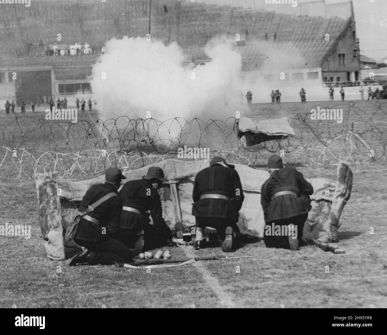 Tatuaggio militare a Showground. Batti la battaglia durante le prove per il tatuaggio militare al campo di battaglia. Maggio 03, 1948.;Tattoo militare allo Showground. Batti la battaglia durante le prove per il tatuaggio militare al campo di battaglia. Foto Stock