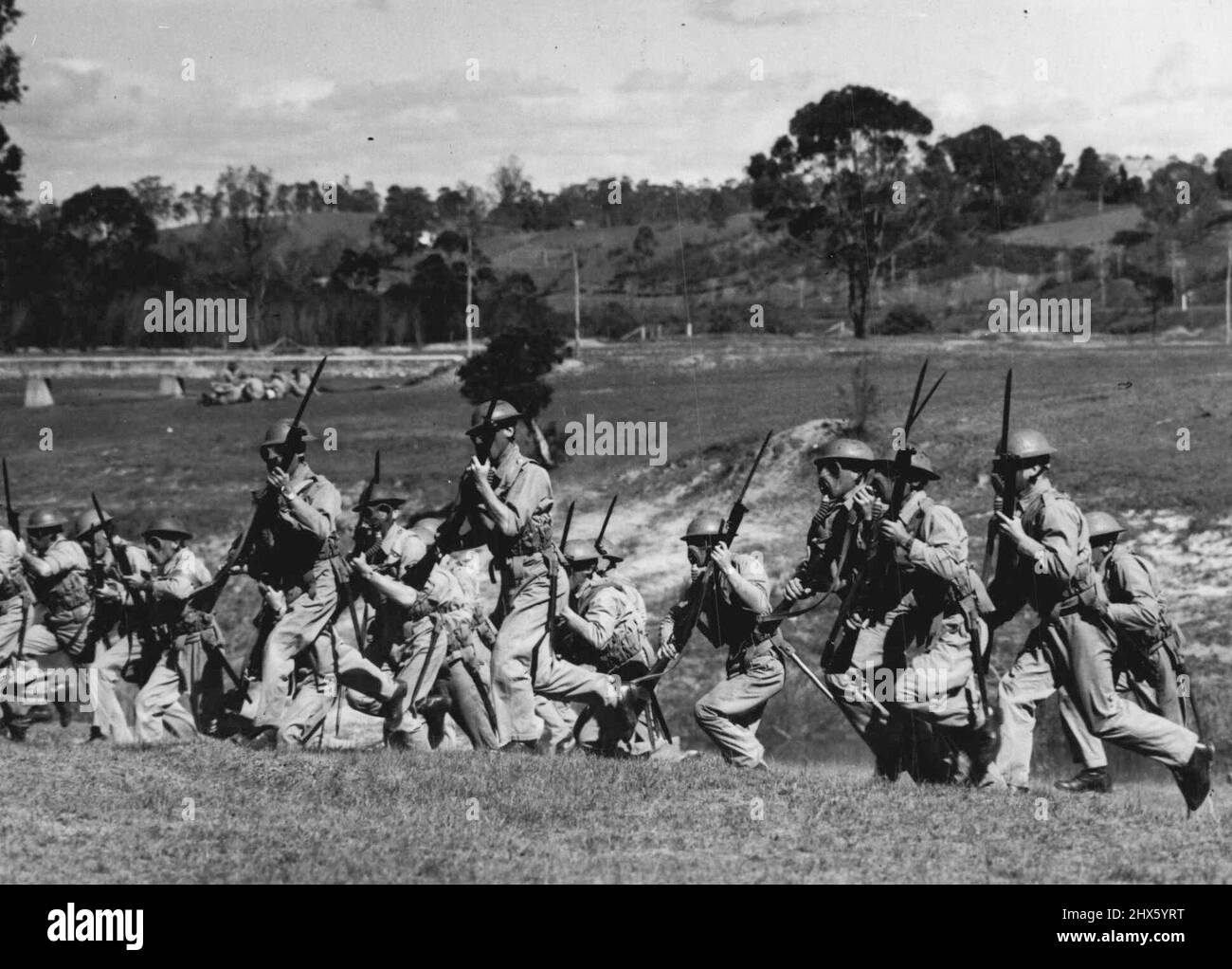 Sull'attacco - ***** a baionetta con ***** Nuocere al centro ***** - Liverpool. 06 maggio 1940.;sull'attacco - ***** a baionetta con ***** Nuocere al centro ***** - Liverpool. Foto Stock