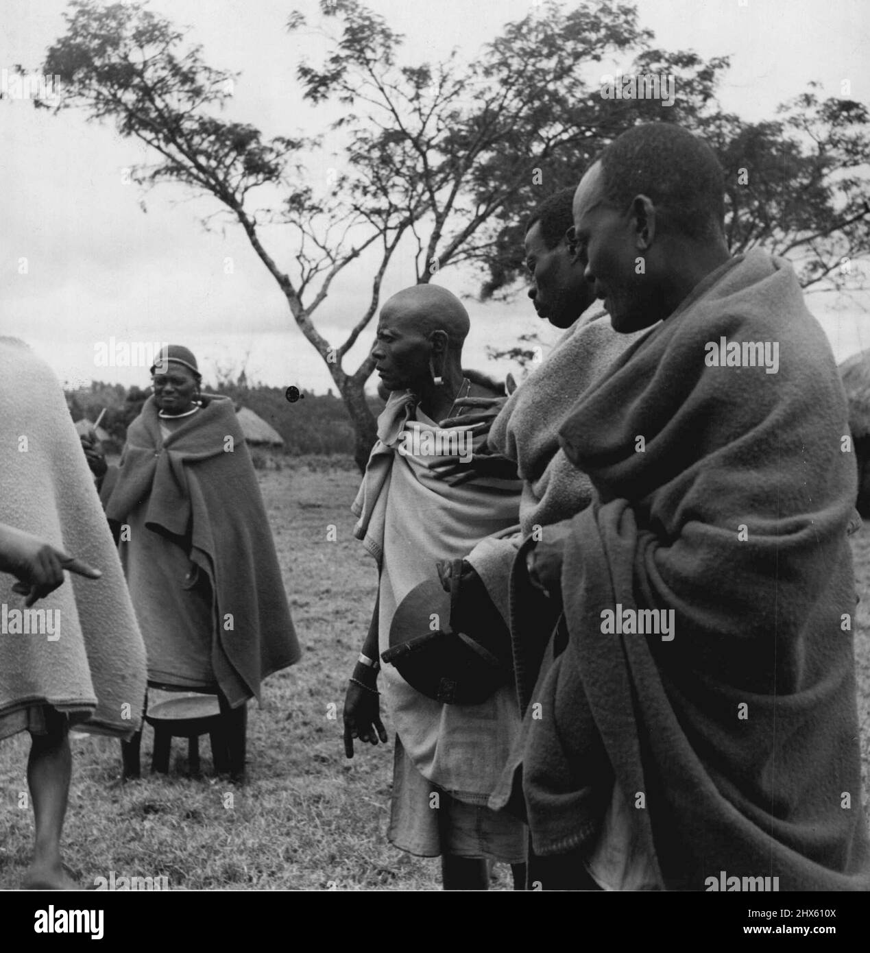 Miglior censimento africano -- dietro il censimento della popolazione del 1948 dei territori britannici dell'Africa orientale di Kenya, Uganda, Tanganyika e Zanzibar, si trova una storia di due anni di pianificazione e di molte difficoltà superate. Il Dipartimento statistico dell'alta Commissione dell'Africa orientale era responsabile dell'organizzazione e della direzione del censimento, per un'area di 640.000 miglia quadrate. In seguito al censimento generale, è stato effettuato un censimento campione in aree selezionate del paese per fornire ulteriori infor Foto Stock