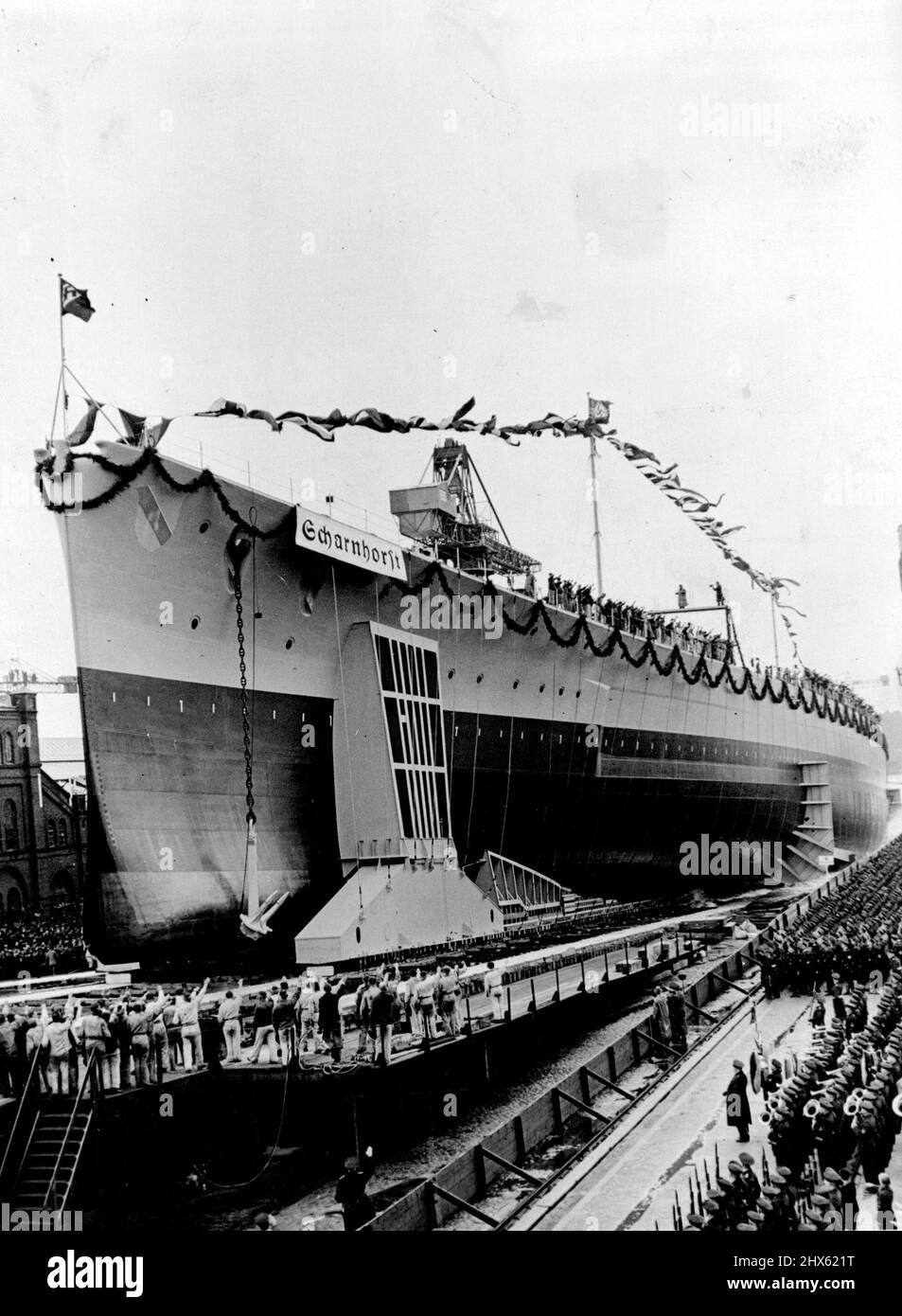 Scena al lancio della corazzata tedesca Scharnhorst a Wilhelmshaven. Novembre 16, 1936. (Foto di Orbis-Photo).;scena al lancio della corazzata tedesca, Scharnhorst, a Wilhelmshaven. Foto Stock