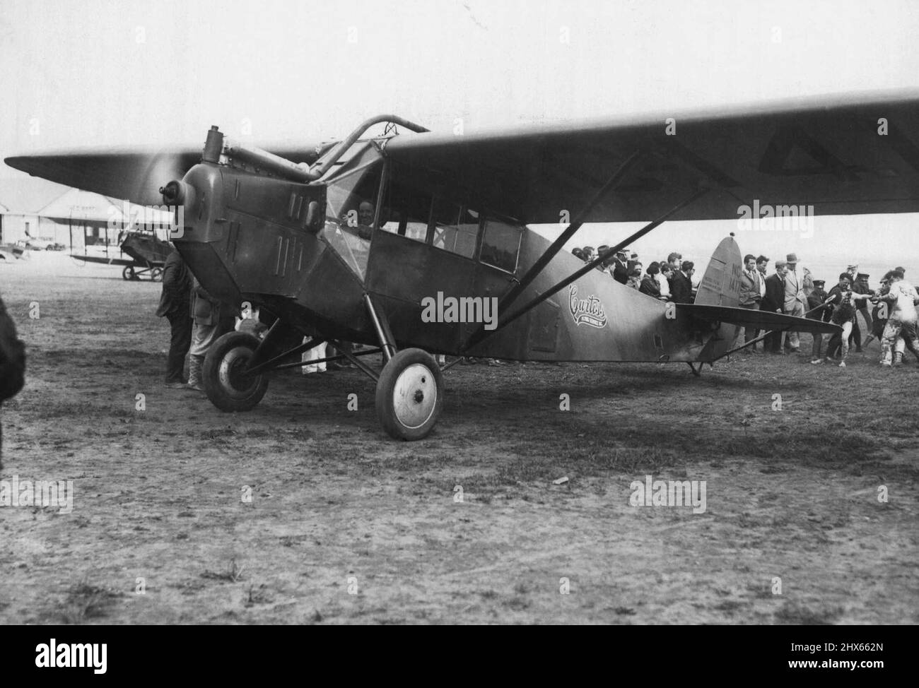 New York a Roma aereo Tunes Up -- la 'Roma', New York a Roma, aereo non-stop in cui Cesare Sabelli, Piero Bonelli e Roger Q. Williams hanno effettuato un volo di prova ieri. L'aereo è stato raffigurato elica vorticoso, poco prima di saltare fuori. Marzo 06, 1928. (Foto di International Newsreel Photo). Foto Stock