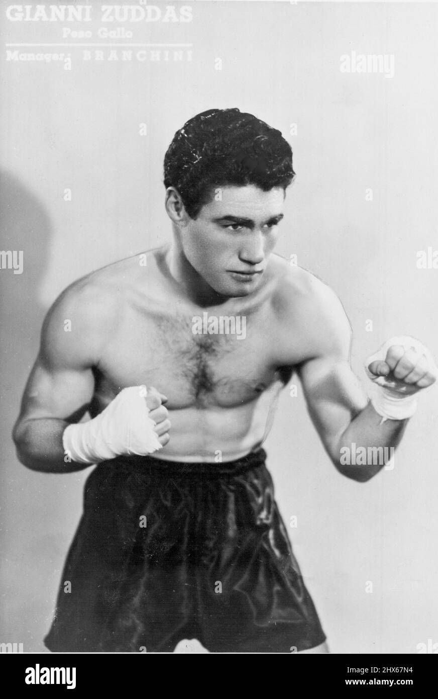 Il peso Italiano del bantam Gianni Zuddas, che è dovuto a Sydney questa settimana. Combatterà il campione australiano di bantam, Bob Sinn, allo Stadio il 17 maggio. Aprile 19, 1954. Foto Stock