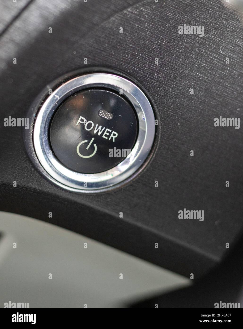 Pulsante di avviamento a pressione per auto elettriche Foto Stock