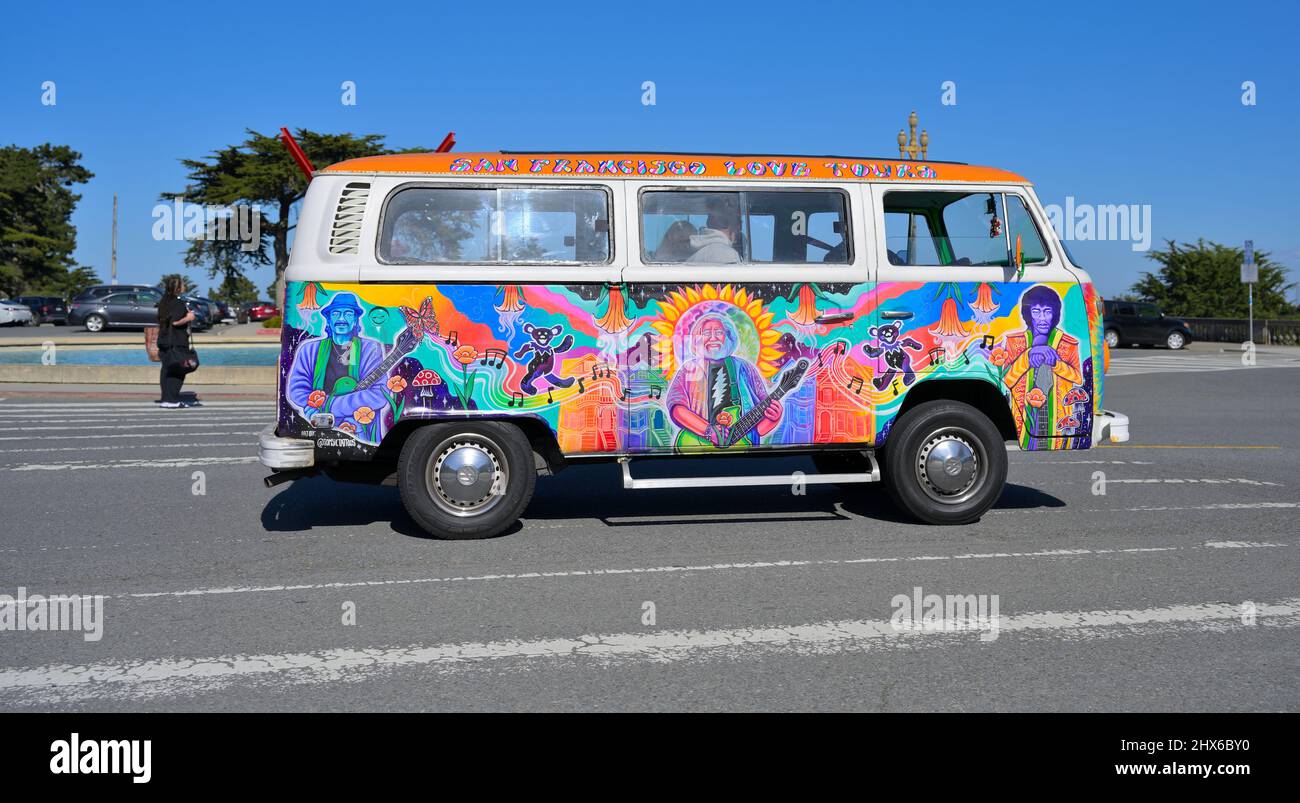Una Volkswagen d'epoca di San Francisco Love Tours, il Presidio CA Foto Stock