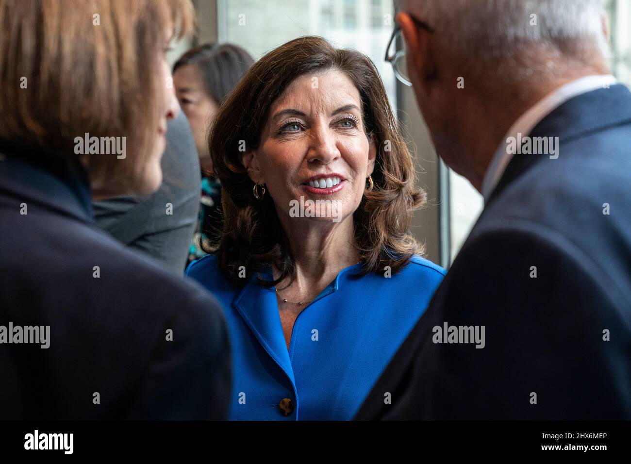 New York, NY - 9 marzo 2022: Il governatore Kathy Hochul annuncia David Geffen Hall al Lincoln Center sarà completato nell'ottobre 2022, due anni prima del programma Foto Stock