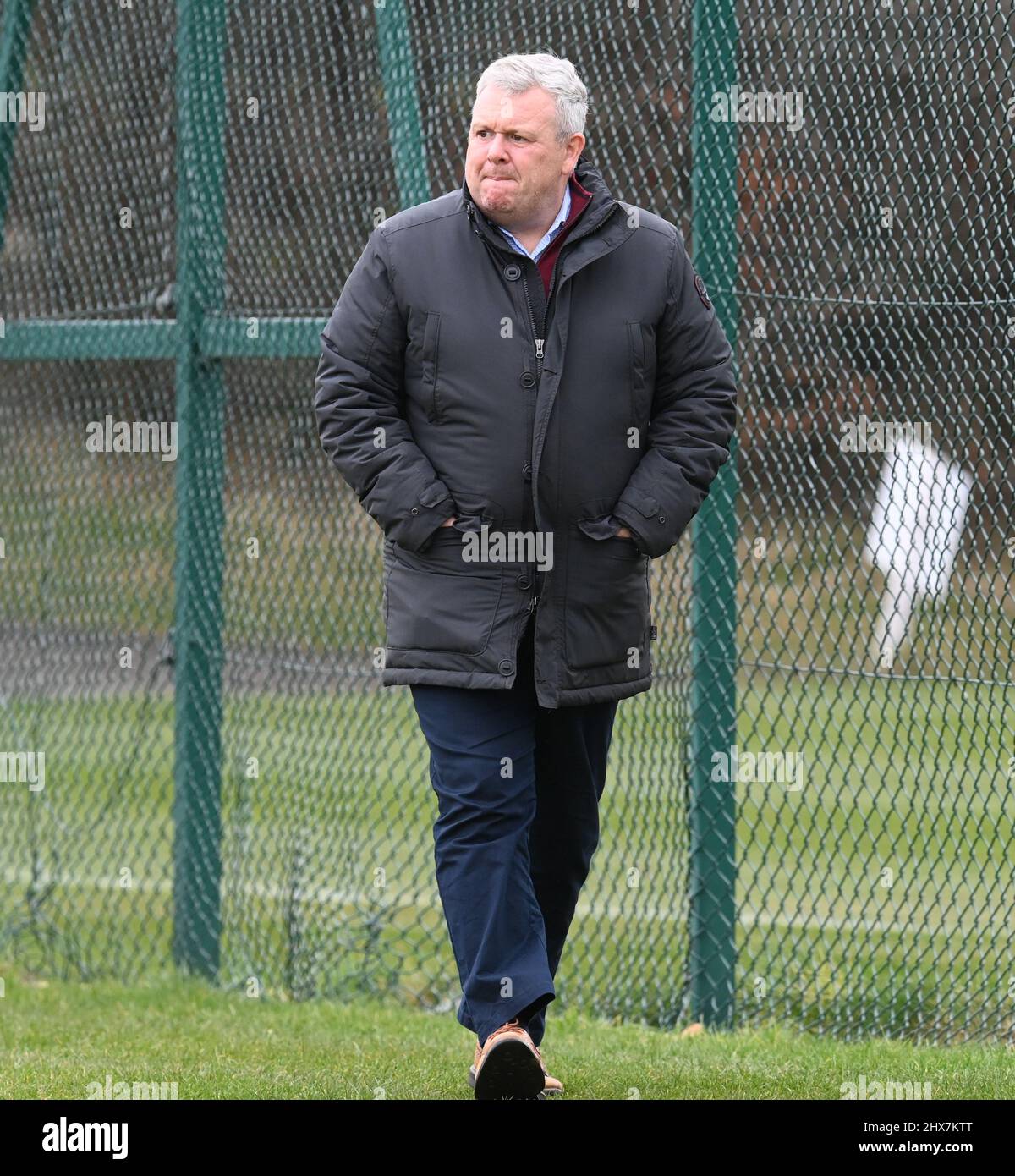 Oriam Sports Centre Edinburgh.Scotland.UK. 10th marzo 22 sessione di allenamento Hearts per la Scottish Cup Tie contro St Mirren. Andrew McKinlay, Chief Executive Officer di Hearts sul campo di allenamento . Credit: eric mccowat/Alamy Live News Foto Stock