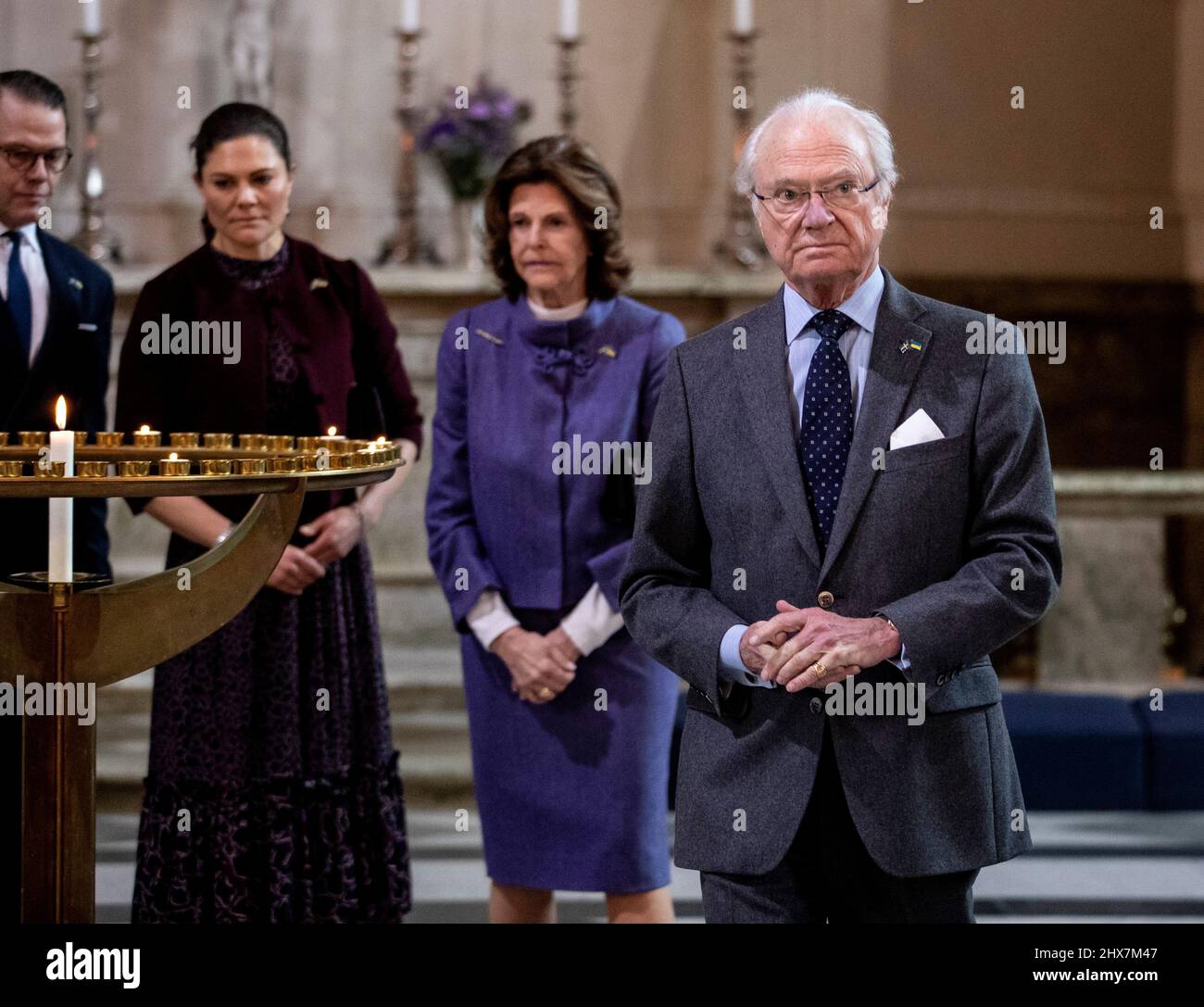 Il Principe Daniele, la Principessa Vittoria di Svezia, la Regina Silvia e il Re Carl Gustaf partecipano alla preghiera per la pace nella Cappella reale di Stoccolma, Svezia, il 10 marzo 2022. Foto: Christine Olsson / TT / Codice 10430 Foto Stock