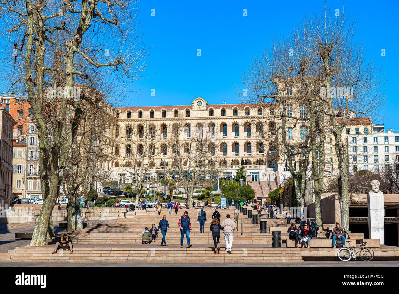 Marseille, quartier du Panier, l'Hôtel Intercontinental et ancien Hôtel Dieu, et Place villeneuve-bargemon France Paca Foto Stock