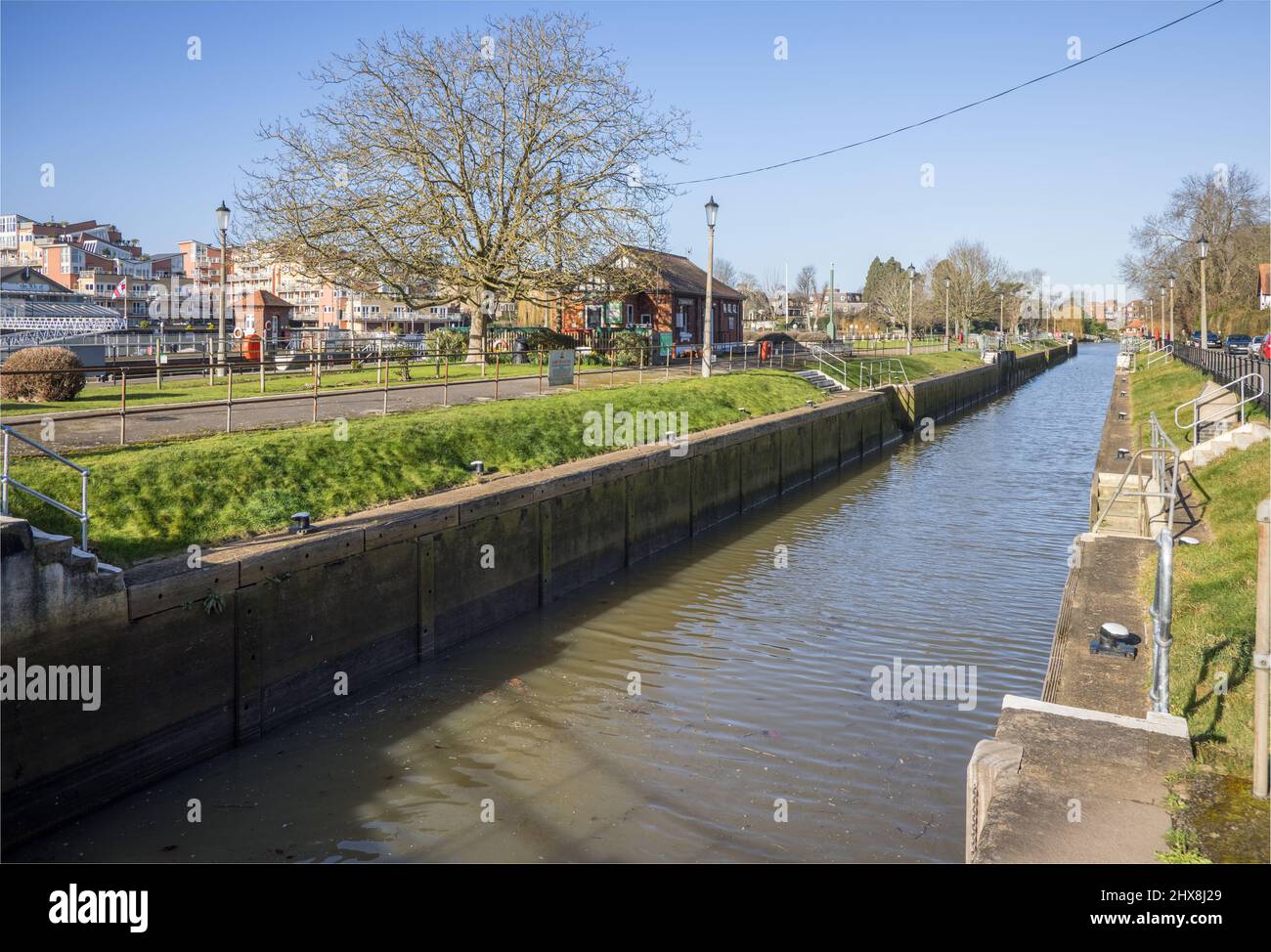 teddington si blocca sul fiume tamigi londra Foto Stock