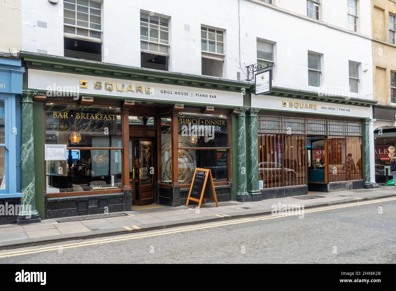 The Square Grill House and piano Bar, Abbey Churchyard, City of Bath, Somerset, Inghilterra, REGNO UNITO Foto Stock