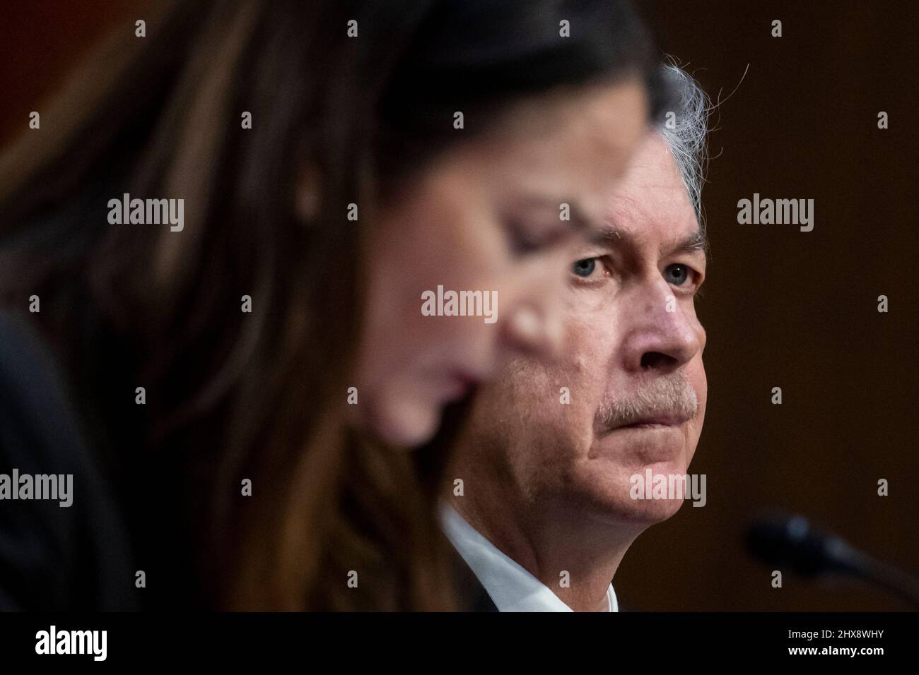 Washington DC, USA . 10th Mar 2022. Avril Haines, direttore dell'intelligence nazionale, a sinistra, e William Burns, direttore dell'agenzia di intelligence centrale, Destra, comparire davanti ad un comitato di selezione del Senato sull'udienza di intelligenza per esaminare le minacce universalmente, nell'edificio dell'ufficio del Senato di Hart a Washington, DC, Giovedi, 10 marzo 2022. Credit: Rod Lammey/CNP /MediaPunch Credit: MediaPunch Inc/Alamy Live News Foto Stock