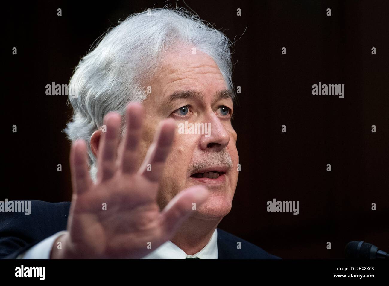 Washington DC, USA . 10th Mar 2022. William Burns, Direttore dell'Agenzia Centrale di intelligenza risponde alle domande dei senatori durante un'audizione del Comitato di selezione del Senato sull'intelligenza per esaminare le minacce di tutto il mondo, nell'edificio dell'ufficio del Senato di Hart a Washington, DC, Giovedi, 10 marzo 2022. Credit: Rod Lammey/CNP /MediaPunch Credit: MediaPunch Inc/Alamy Live News Foto Stock