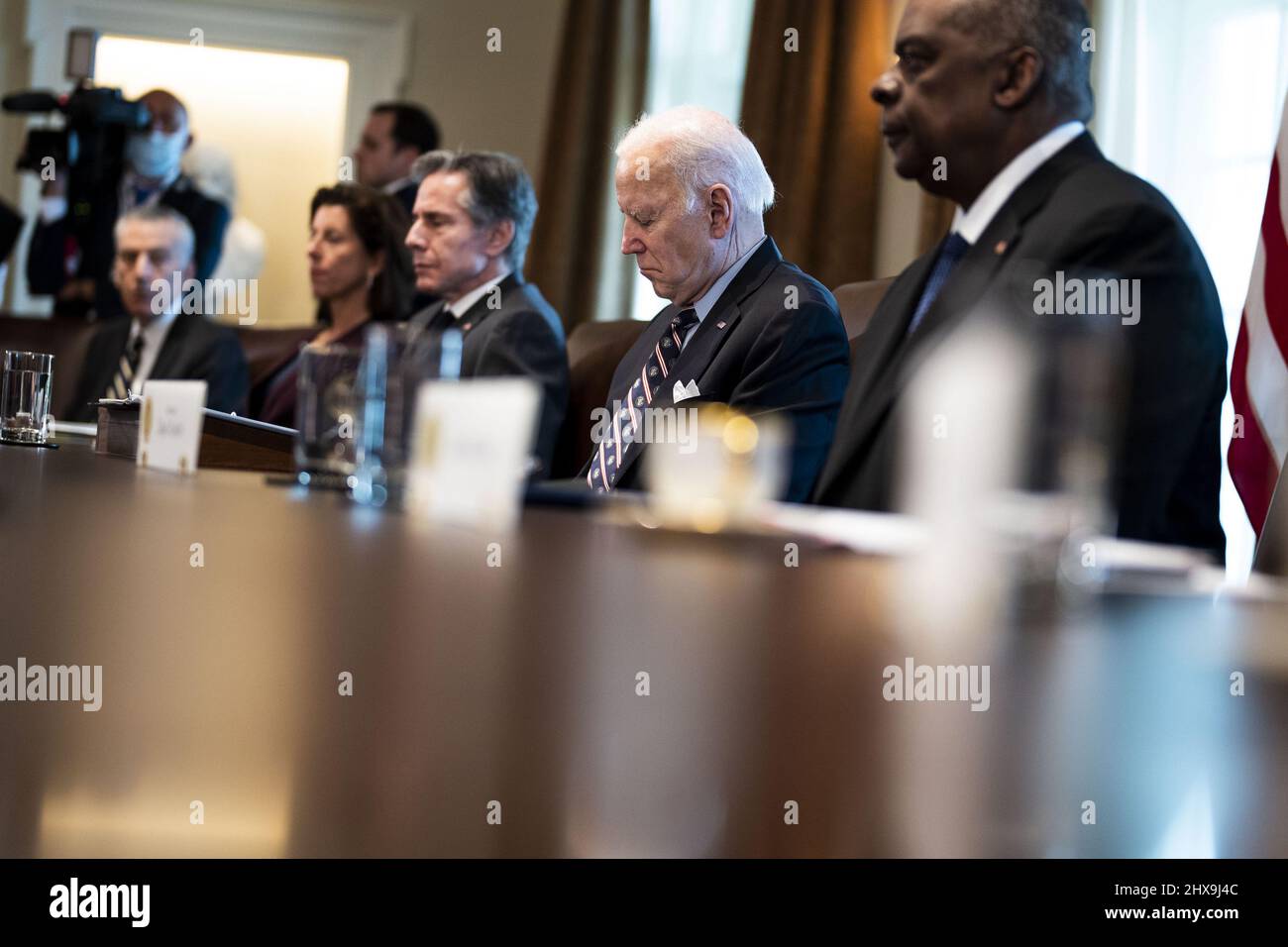 Washington DC, Stati Uniti. 10th Mar 2022. Il Presidente Joe Biden incontra il Presidente della Repubblica di Colombia Iván Duque Márquez nella Sala del Gabinetto della Casa Bianca di Washington, DC giovedì 10 marzo 2022. Pool Photo by Doug Mills/UPI Credit: UPI/Alamy Live News Foto Stock