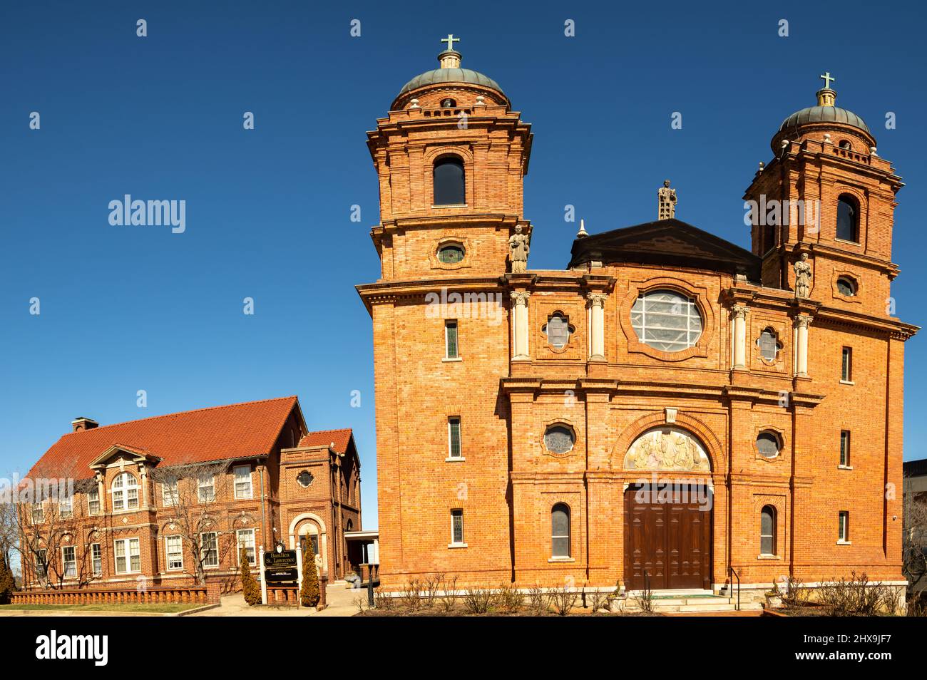 Esterno della Basilica di San Lorenzo, Diacono e Martire nel centro storico di Asheville, North Carolina. Foto Stock