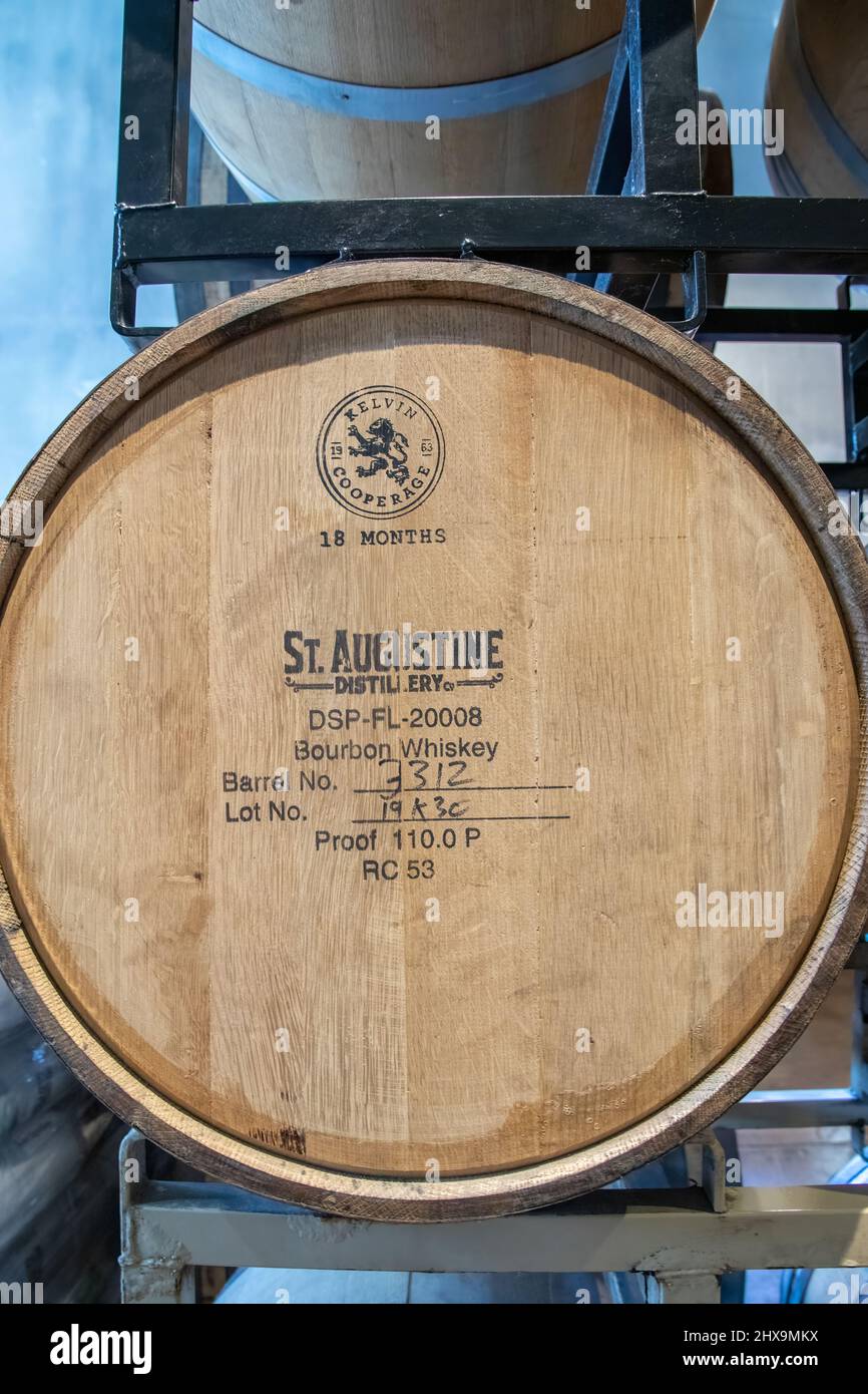 St. Augustine, Florida, USA - 26 febbraio 2022 : Barrel stampato con la distilleria St. Augustine. Foto Stock