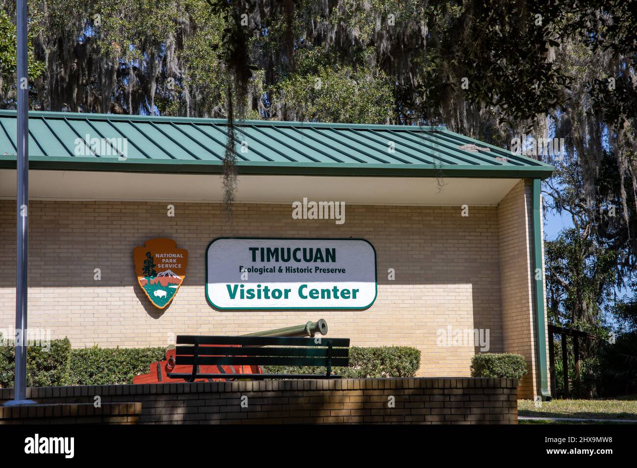 Jacksonville, Florida, USA - 24 febbraio 2022 : segnale d'ingresso al centro visitatori della riserva ecologica e storica di Timucuan a Jacksonville, F Foto Stock