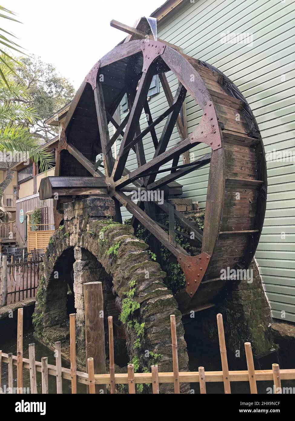 Water Wheel nella storica St. Augustine, Florida Foto Stock