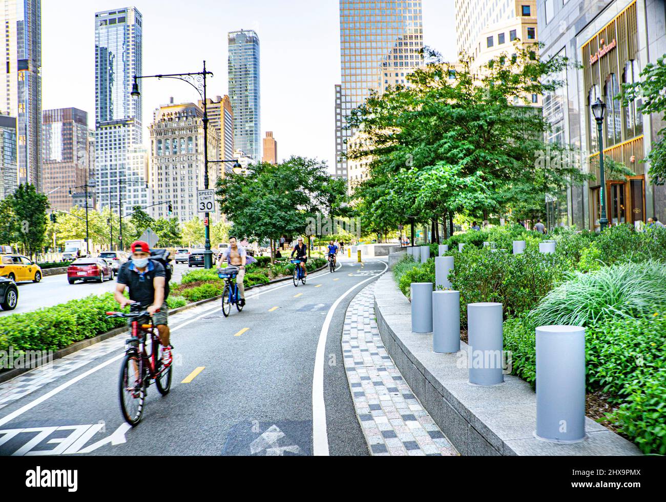 West Side Bicycle Lanes and cityscape, New York City, New York, USA Foto Stock